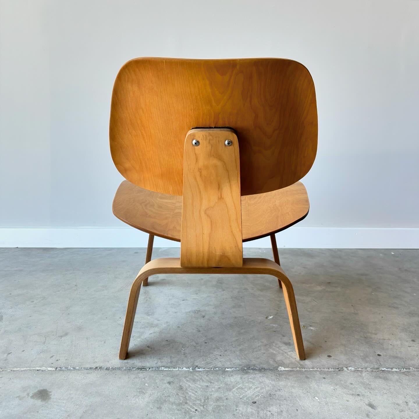 Vintage Eames LCW in Ash, Herman Miller, 1951 In Good Condition In Raleigh, NC