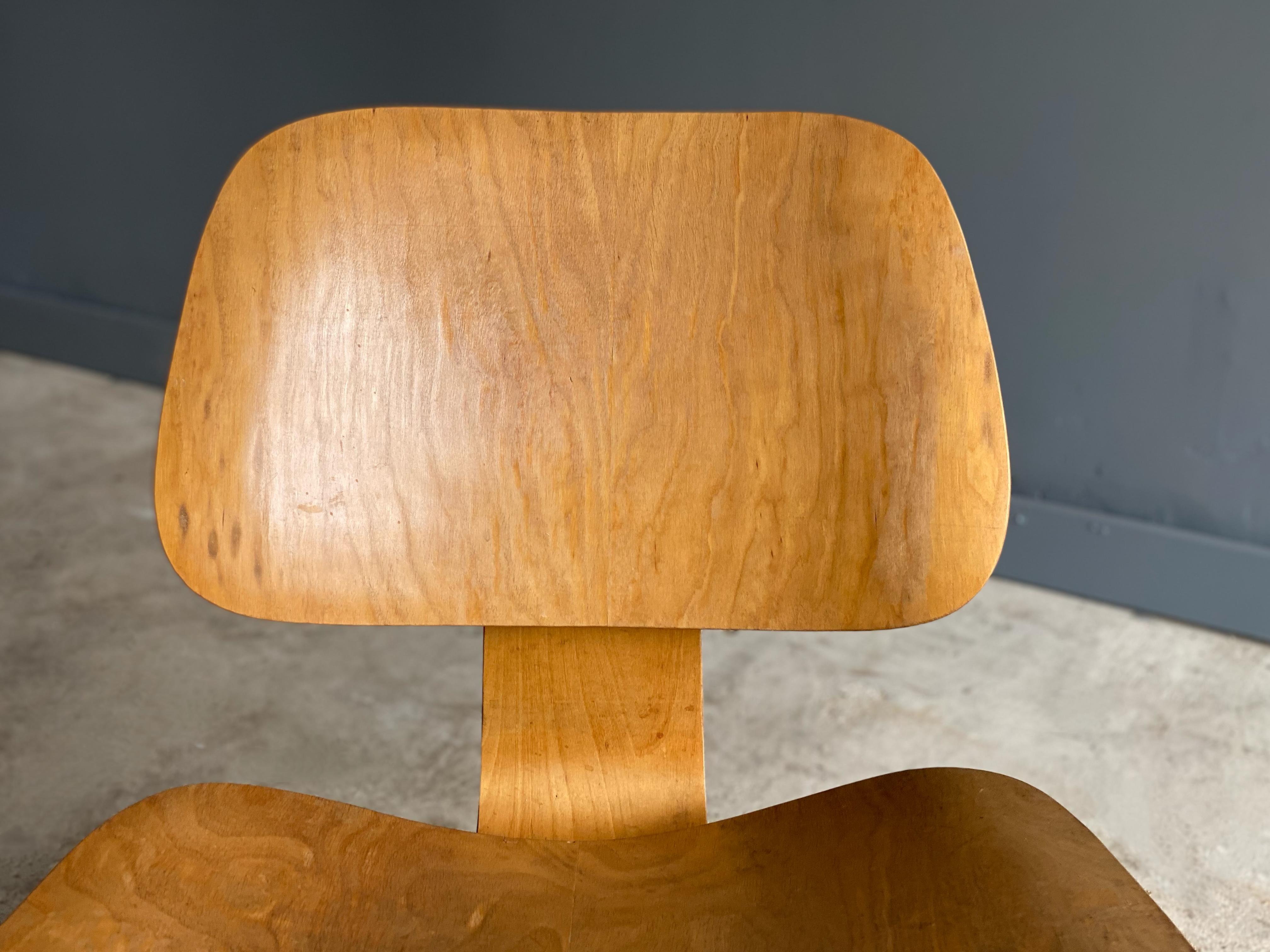 eames lcw chair