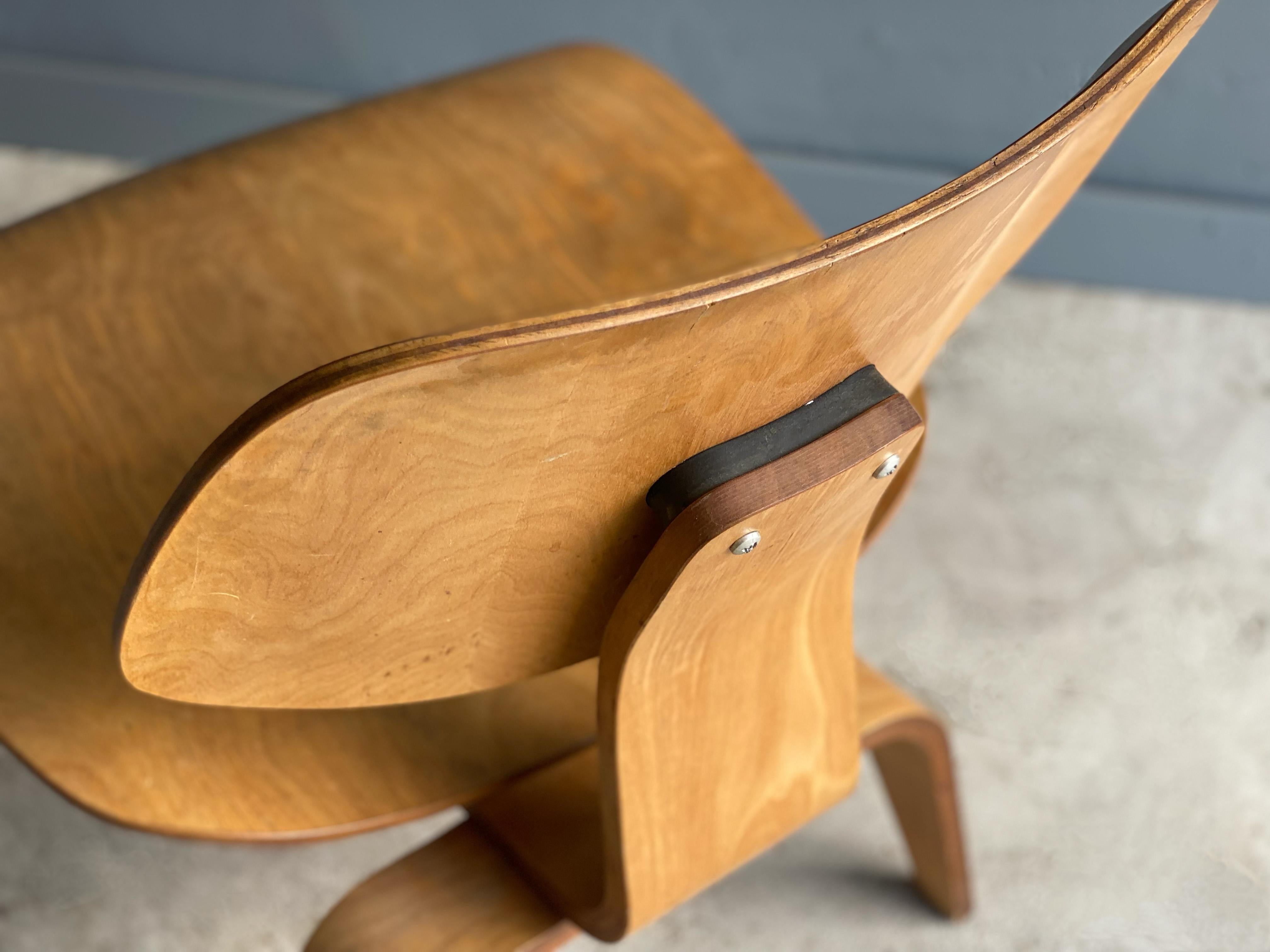 Machine-Made Vintage Eames LCW 'lounge chair wood' for Herman Miller