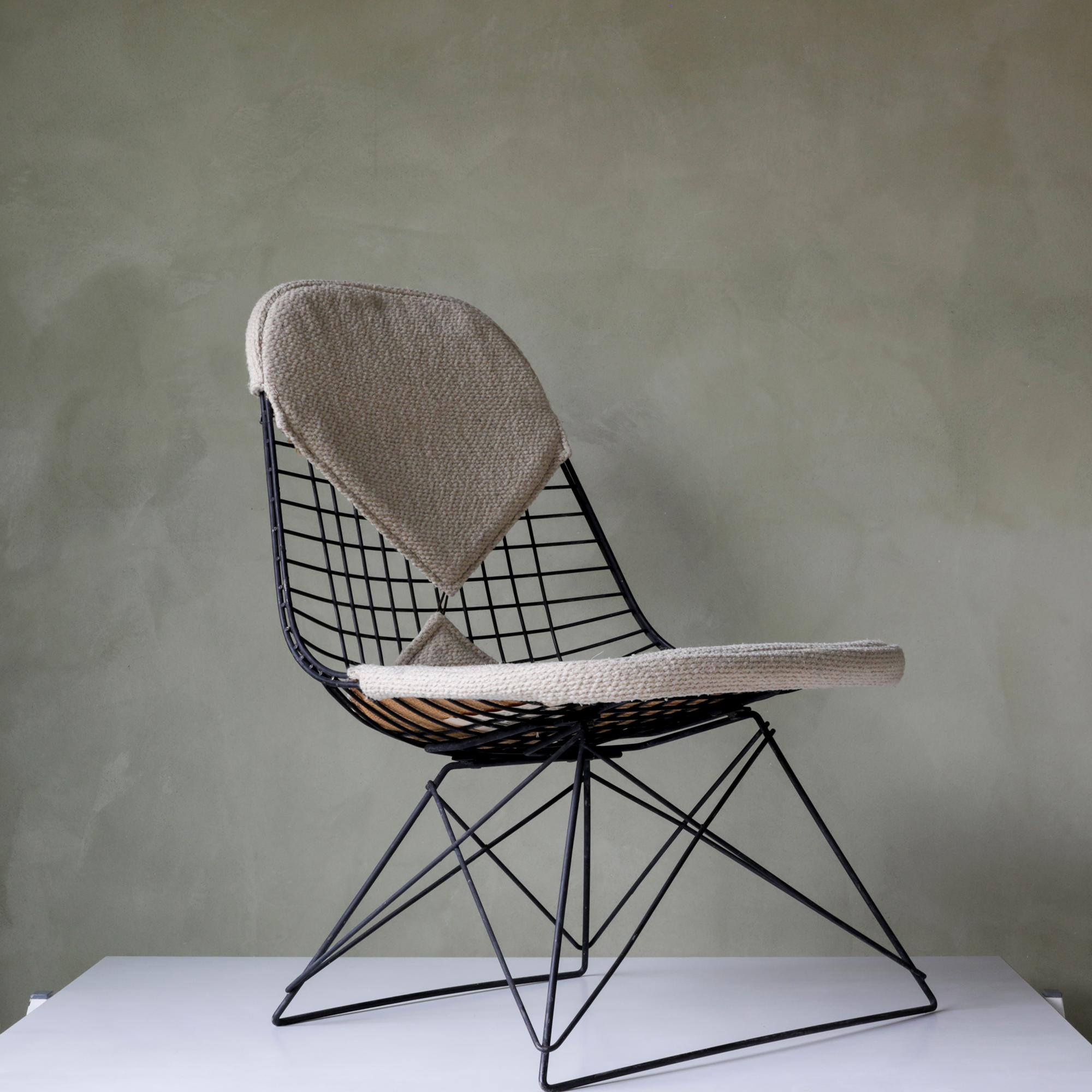 20ième siècle Eames LKR-1 fauteuil de salon vintage moderne mi-siècle avec cravate de chats noirs en vente