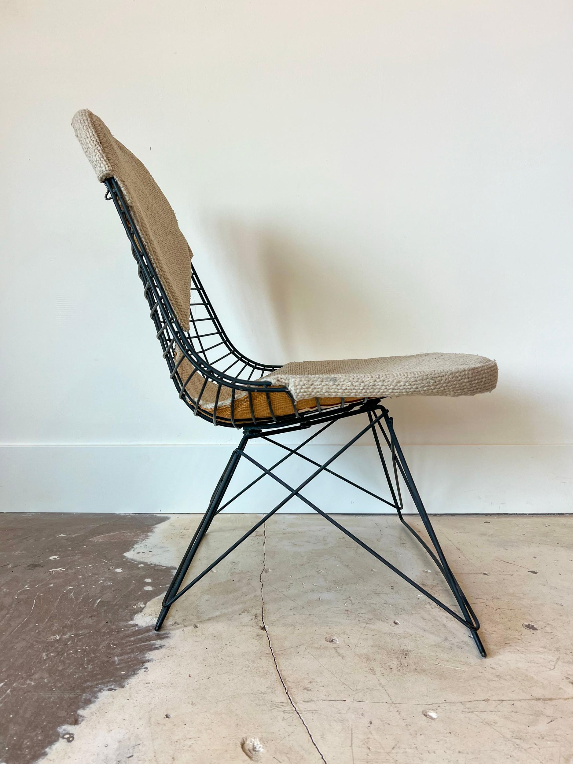 Mid-Century Modern Eames LKR-2 avec base en fuseau de chat et coussins Bikini vintage en vente