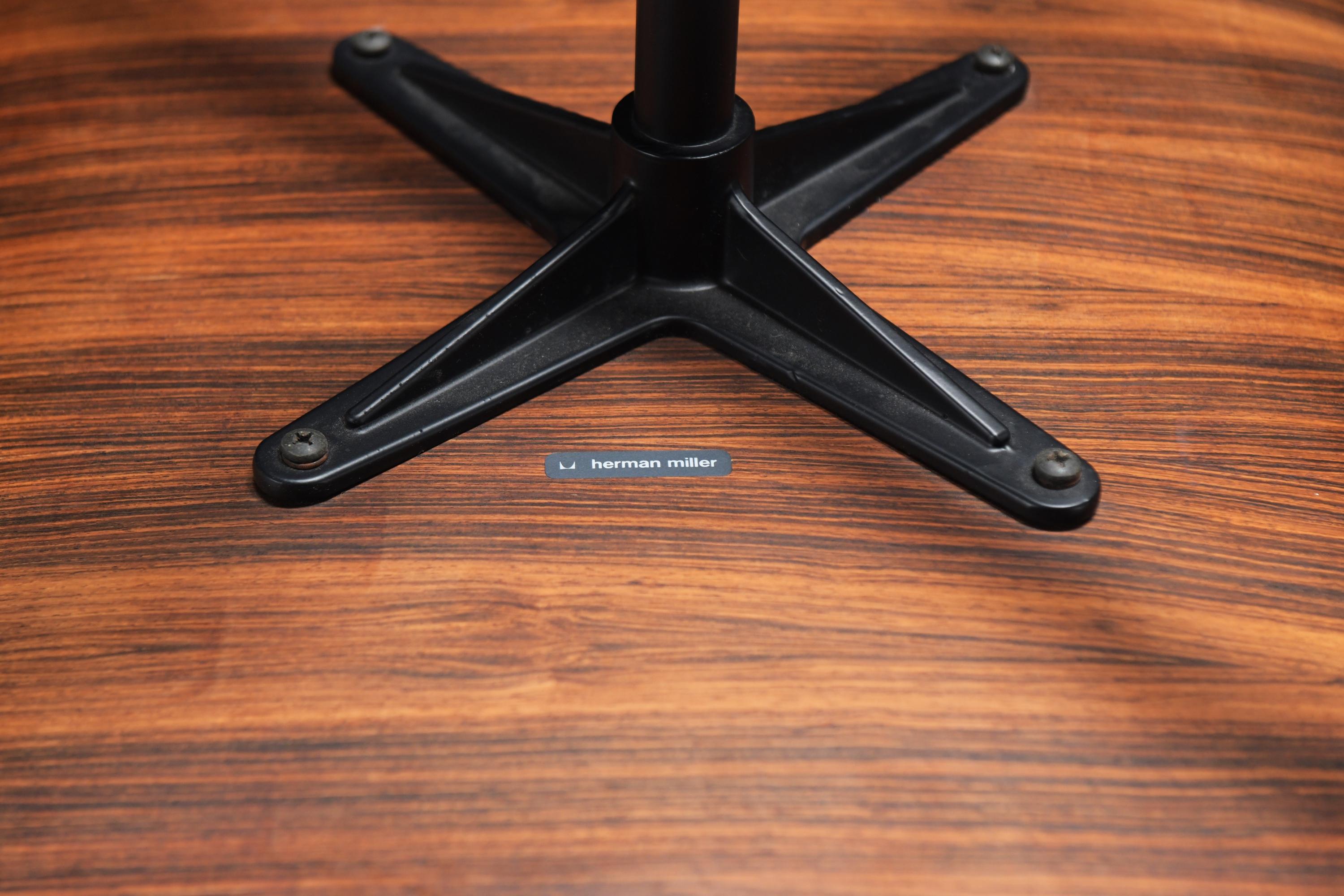 Sedia da salotto e pouf Eames d'epoca di Charles and Ray Eames per Herman Miller in vendita 8