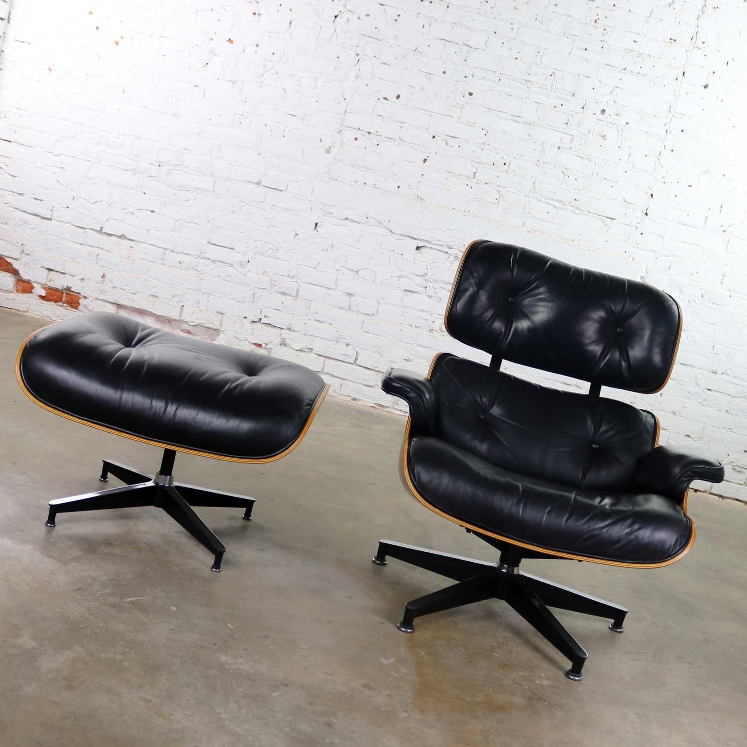 20th Century Vintage Eames Lounge Chair & Ottoman in Black Leather & Rosewood Herman Miller