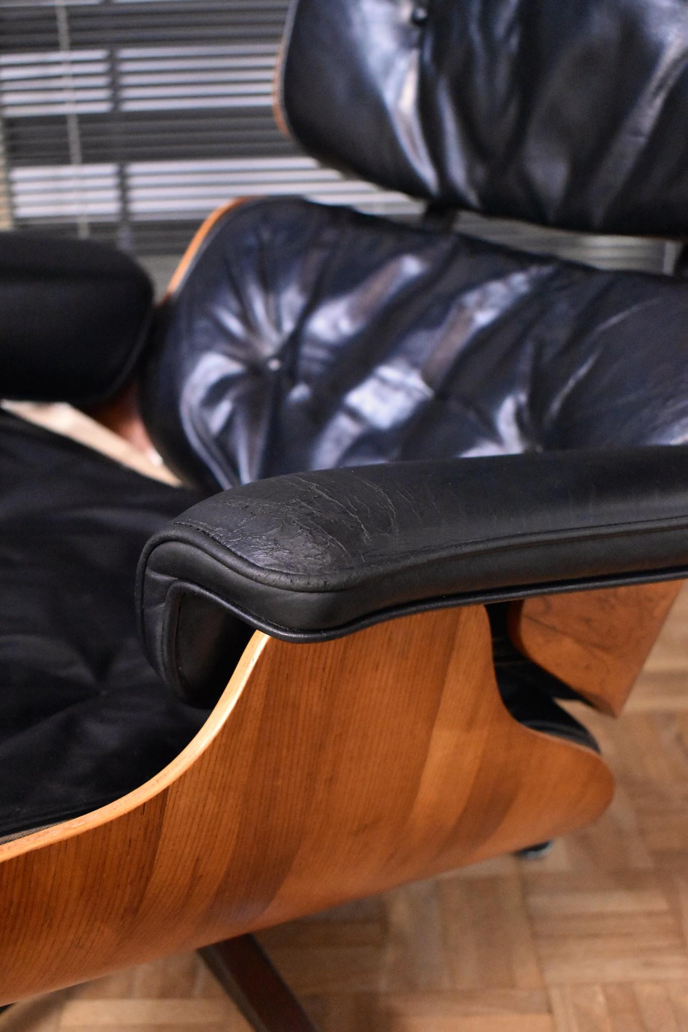 Vintage Eames Lounge Chair & Ottoman Second Generation Feather Cushions Rosewood In Good Condition In Shepperton, Surrey