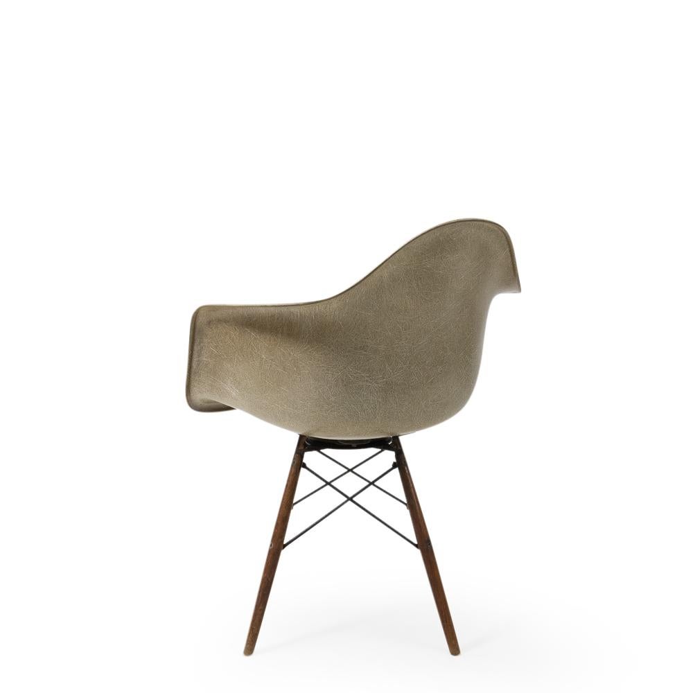 Mid-Century Modern Fauteuil vintage Eames / Zenith PAW à base pivotante, années 1940 en vente