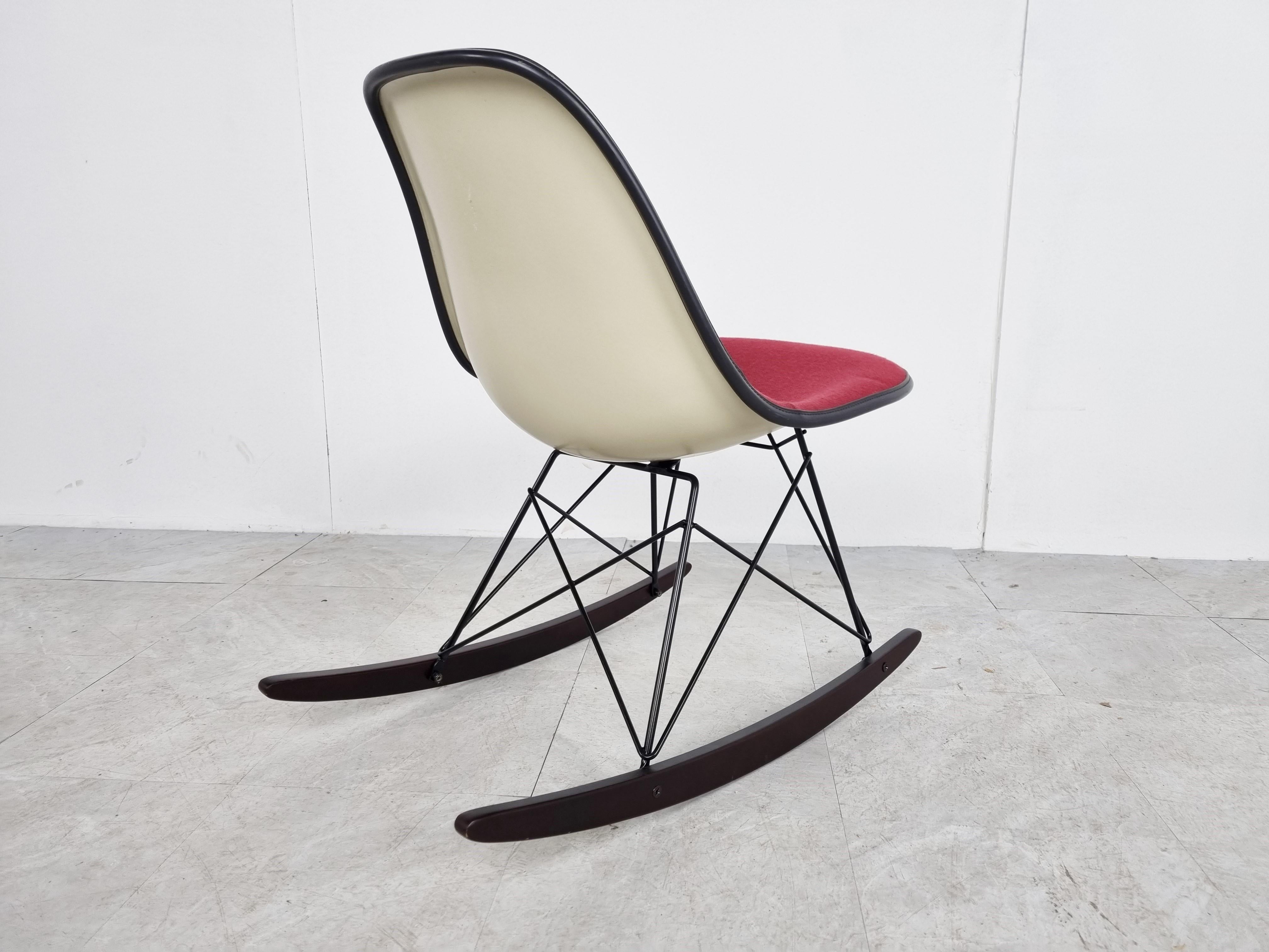 Vintage Eames Rocking Chair for Herman Miller, 1970s In Good Condition For Sale In HEVERLEE, BE
