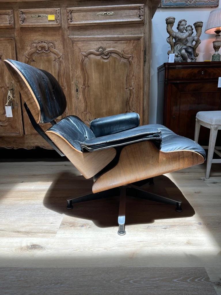 Vintage Eames Rosewood Lounge Chair, c. 1965 In Fair Condition For Sale In Charlottesville, VA