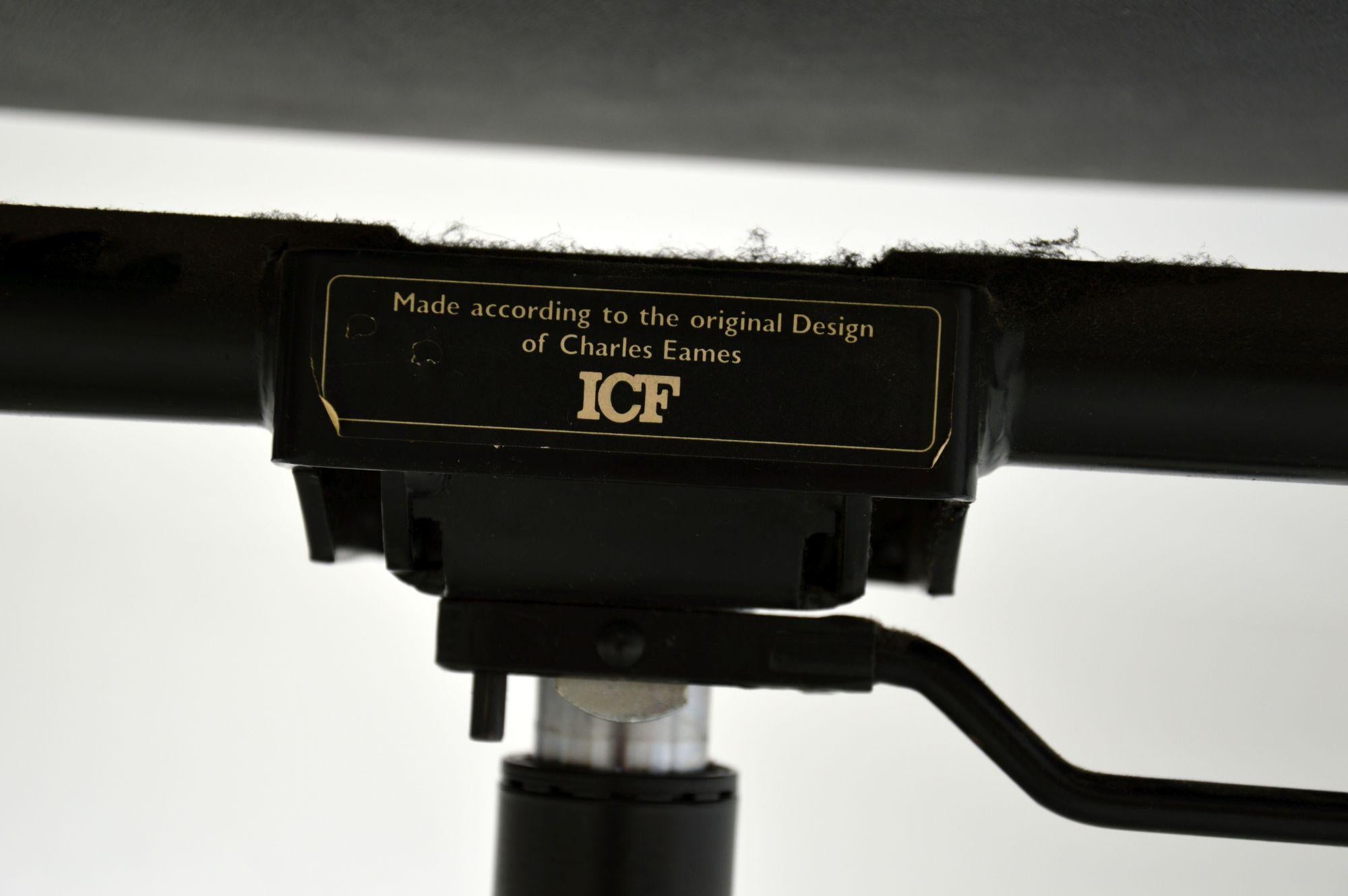 Chaise de bureau Eames vintage en cuir souple par ICF 4