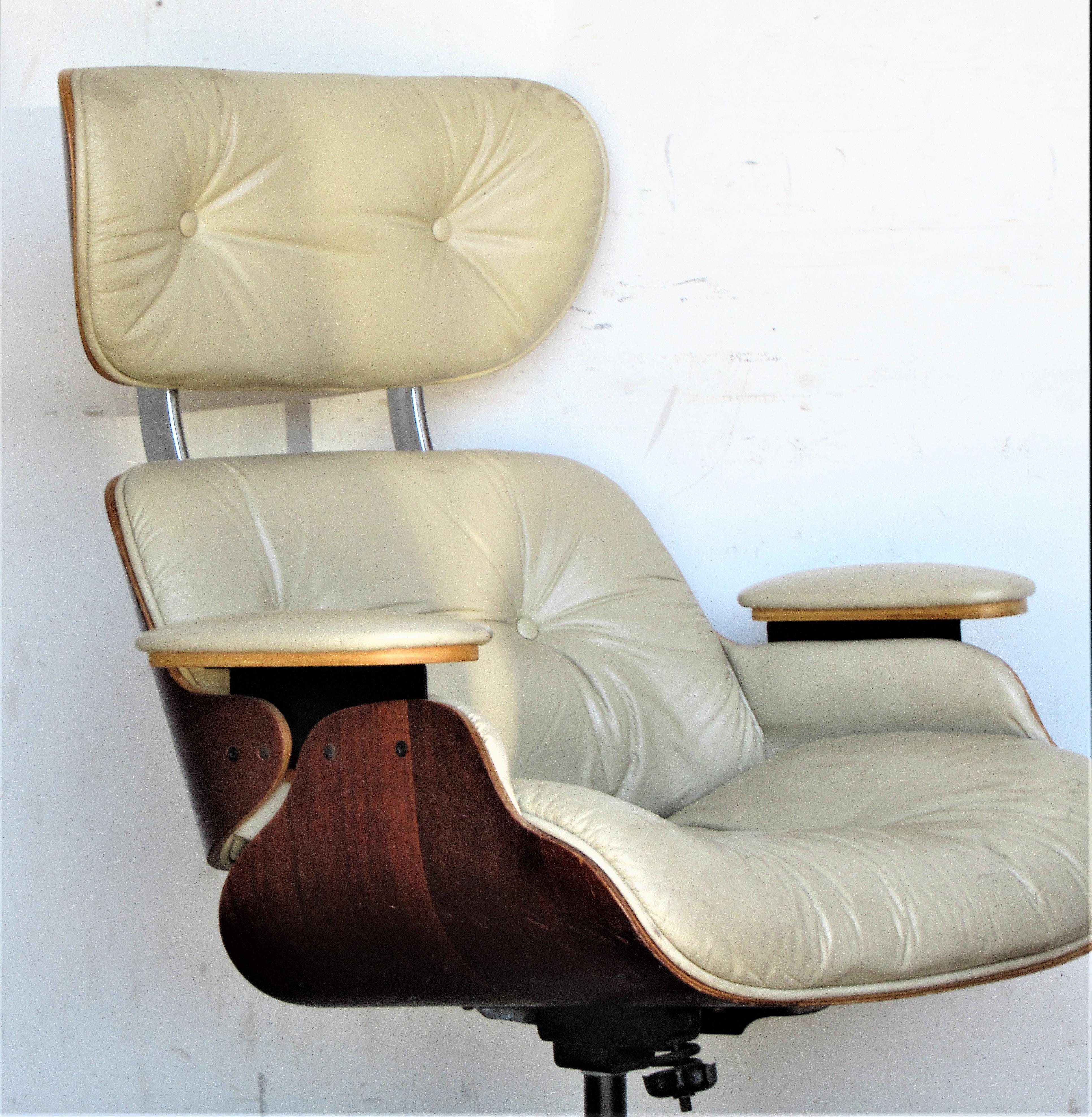 Eames style bent stacked laminated plywood swivel tilting walnut lounge chair and ottoman - good original vintage condition, circa 1960 - 1970. We are pretty sure the chair is by Plycraft, We are not sure about the manufacturer of the ottoman, it is