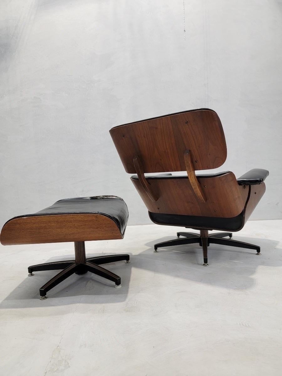 Vintage Eames Style Swivel Lounge Chair & Ottoman by the Charlton Company for Upholstery 

This mid century modern classic reclining lounge chair and matching ottoman by the vintage Eames style swivel lounge chair & ottoman by the Charlton Company