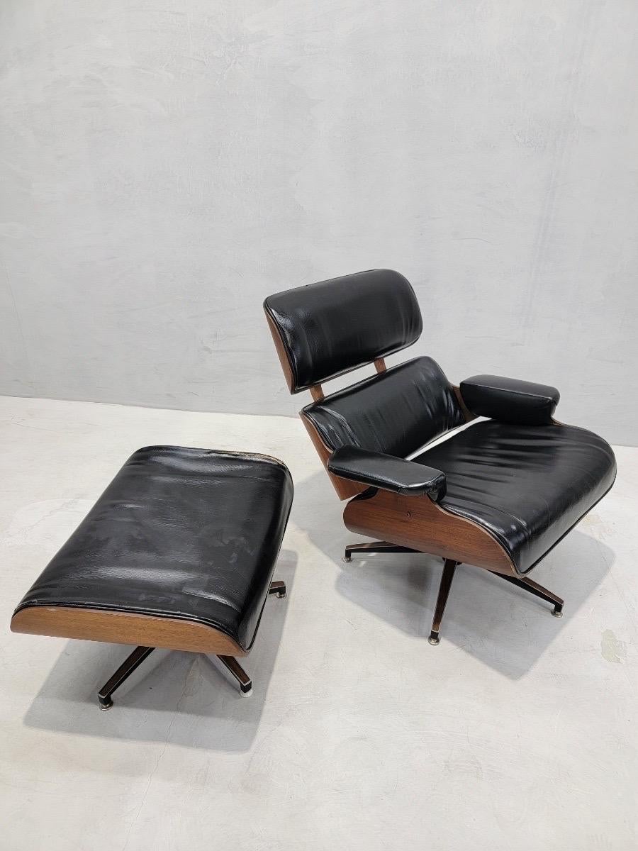 Vintage Eames Style Swivel Lounge Chair & Ottoman by Charlton Company In Good Condition In Chicago, IL