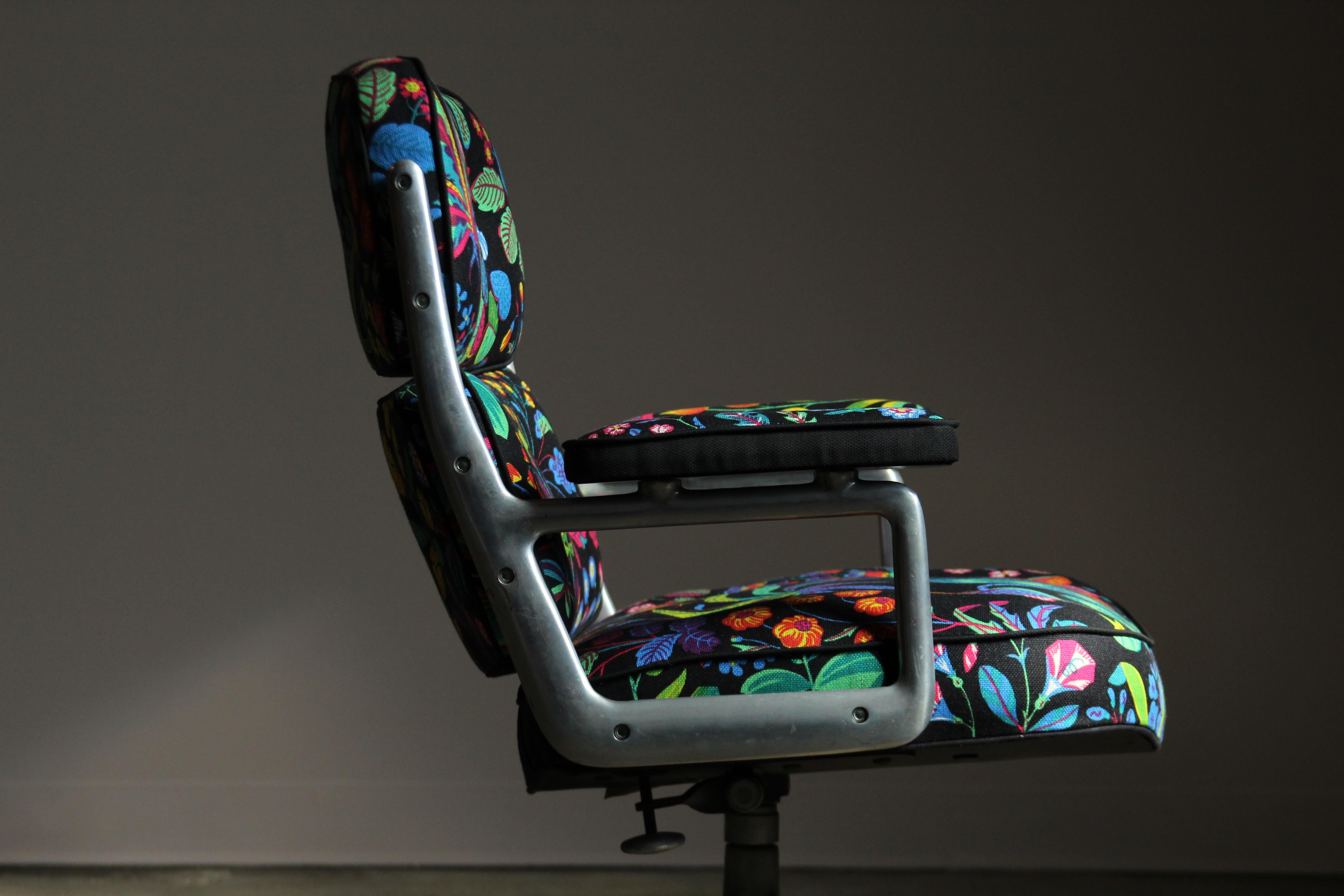 Aluminum Vintage Eames 