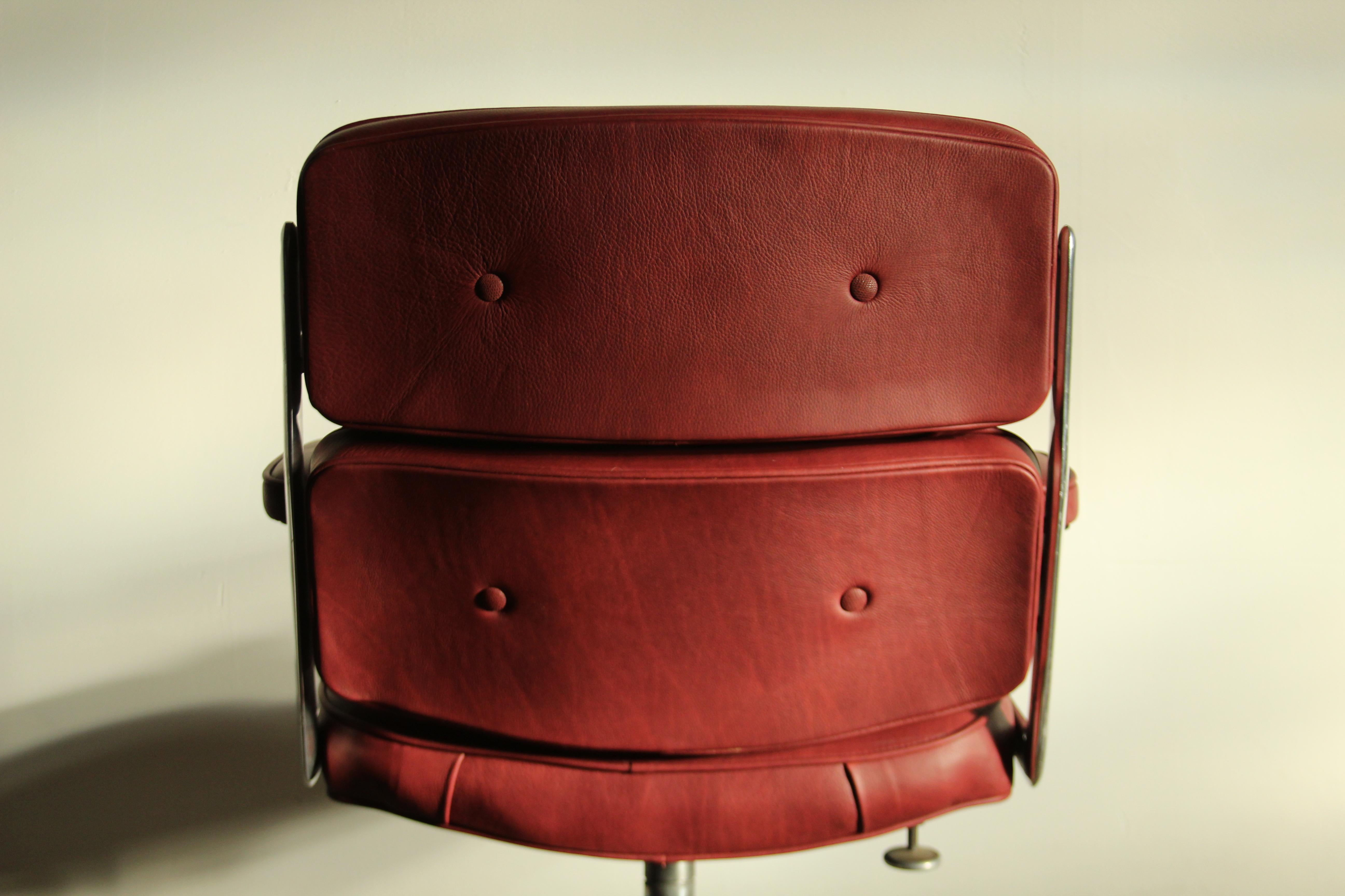 Vintage Eames Time Life Executive Chair in Oxblood Leather, 1970s 3