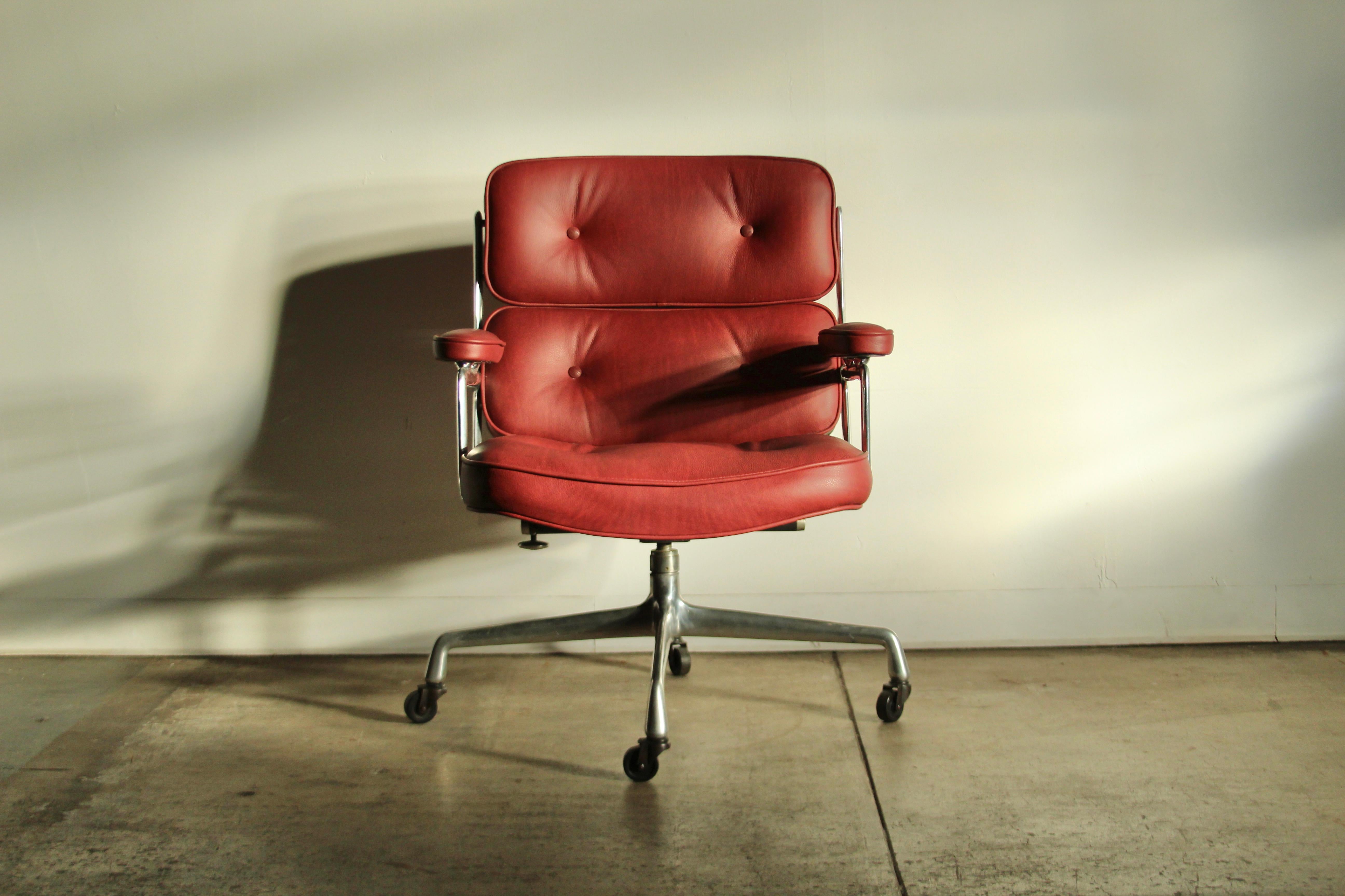 Mid-Century Modern Vintage Eames Time Life Executive Chair in Oxblood Leather, 1970s