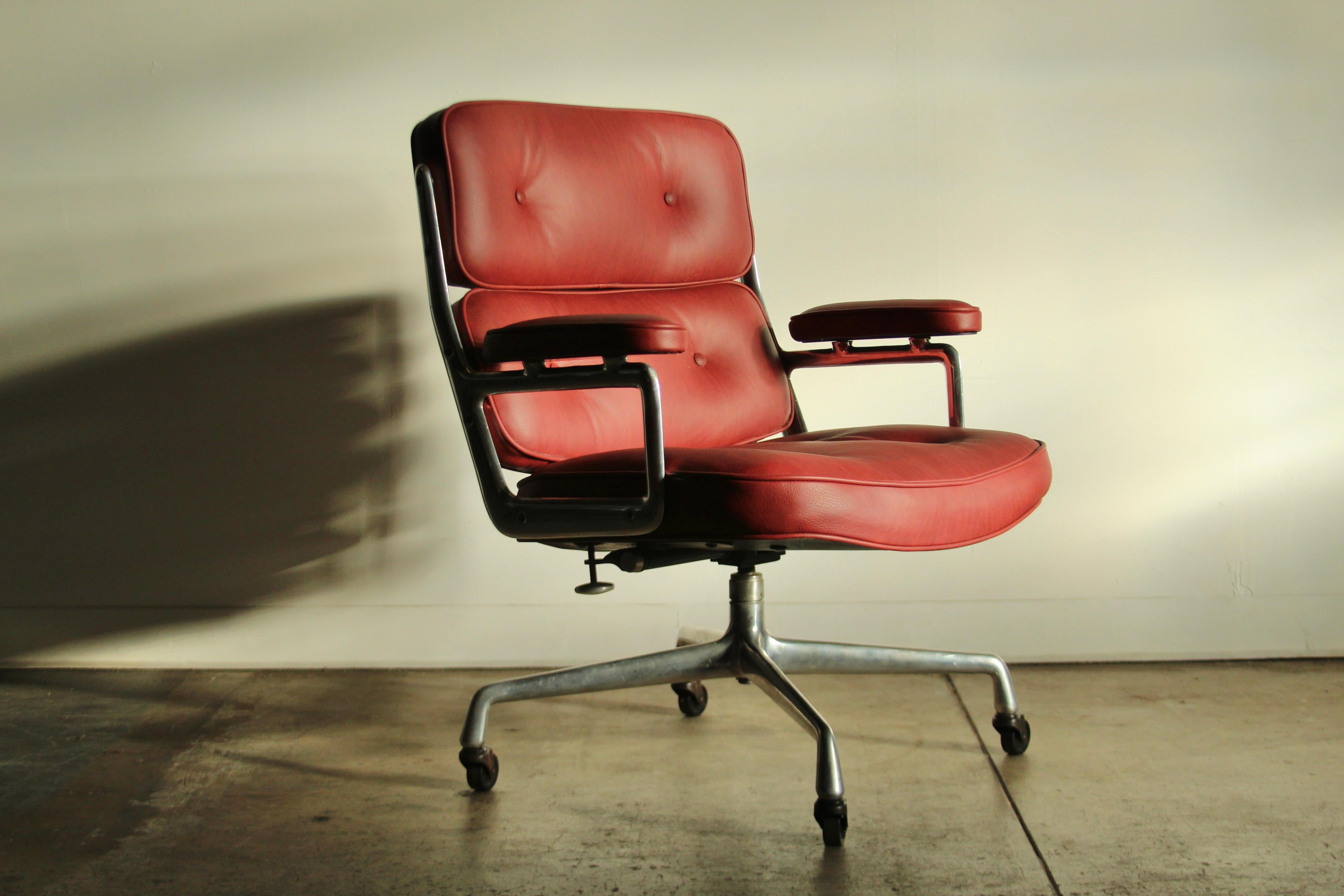 Vintage Eames Time Life Executive Chair in Oxblood Leather, 1970s 1