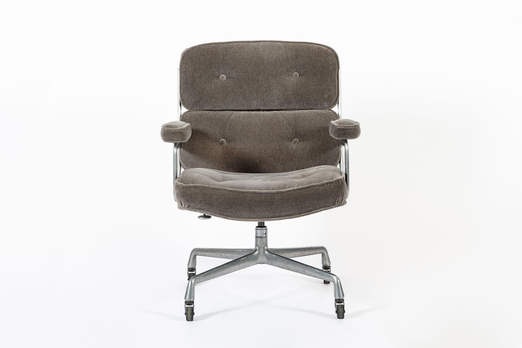 Vintage Eames Time Life Gray Velvet Office Chair Herman Miller 1978 For Sale 4
