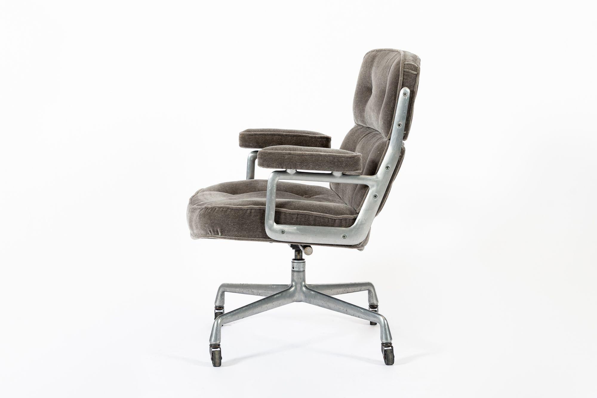 American Vintage Eames Time Life Gray Velvet Office Chair Herman Miller 1978 For Sale