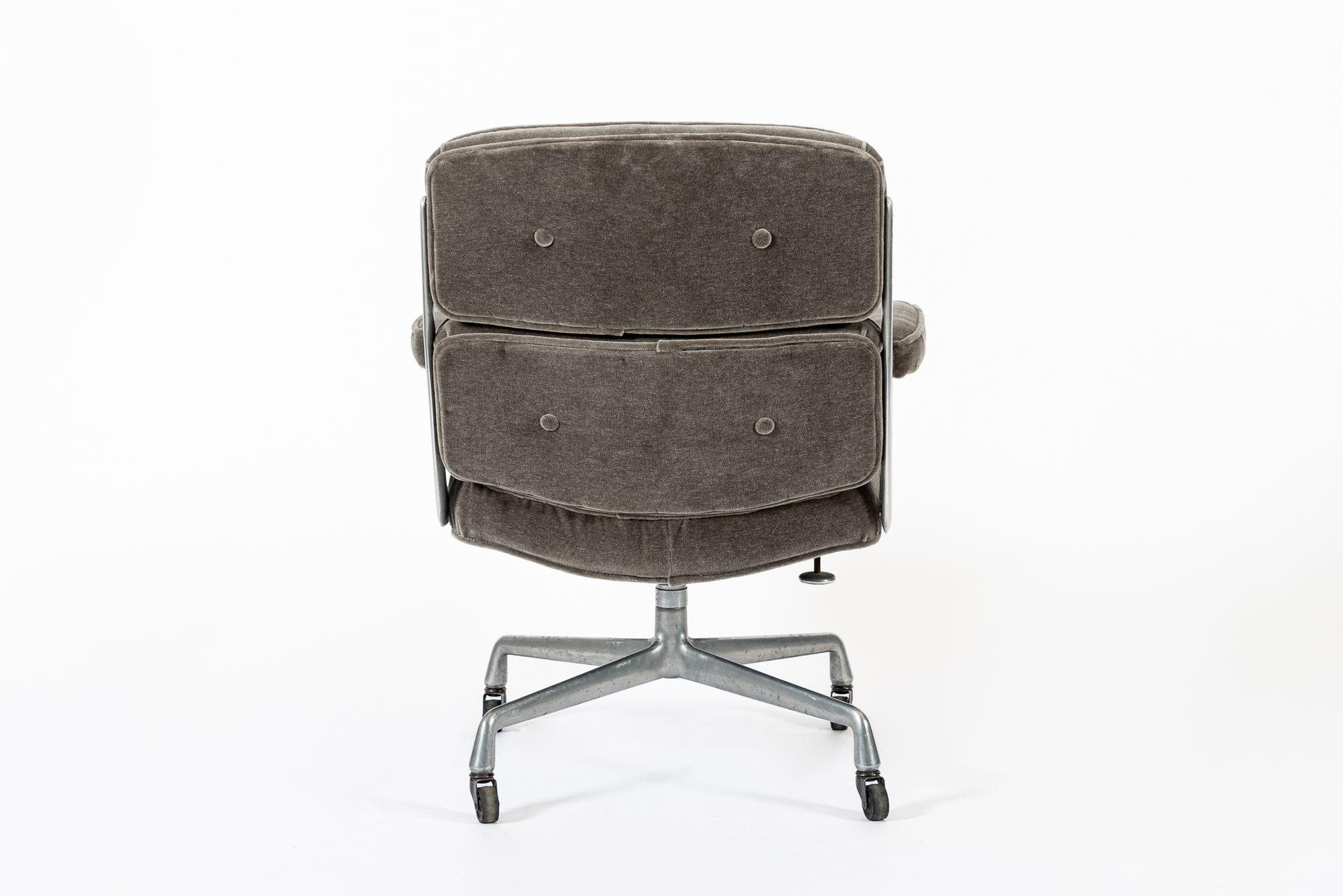 Late 20th Century Vintage Eames Time Life Gray Velvet Office Chair Herman Miller 1978 For Sale