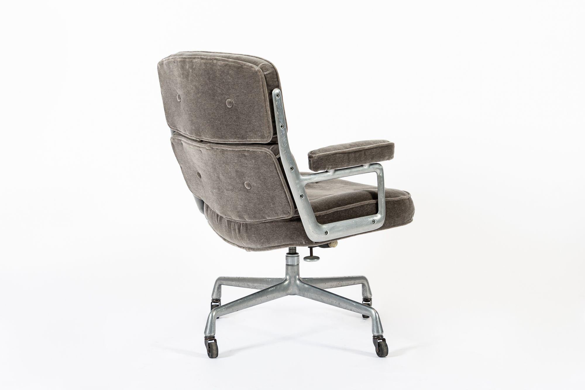Aluminum Vintage Eames Time Life Gray Velvet Office Chair Herman Miller 1978 For Sale