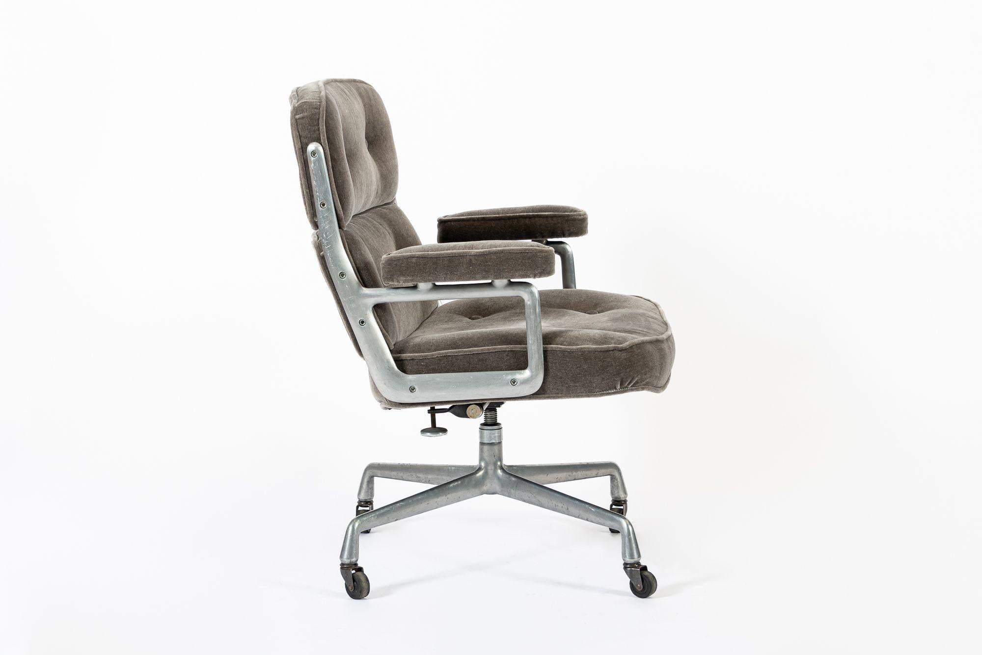 Vintage Eames Time Life Gray Velvet Office Chair Herman Miller 1978 For Sale 1