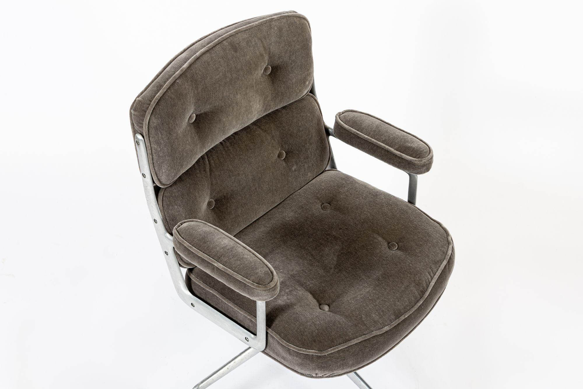 Vintage Eames Time Life Gray Velvet Office Chair Herman Miller 1978 For Sale 2