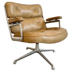 Fauteuil de salon vintage Eames Time Life en camel