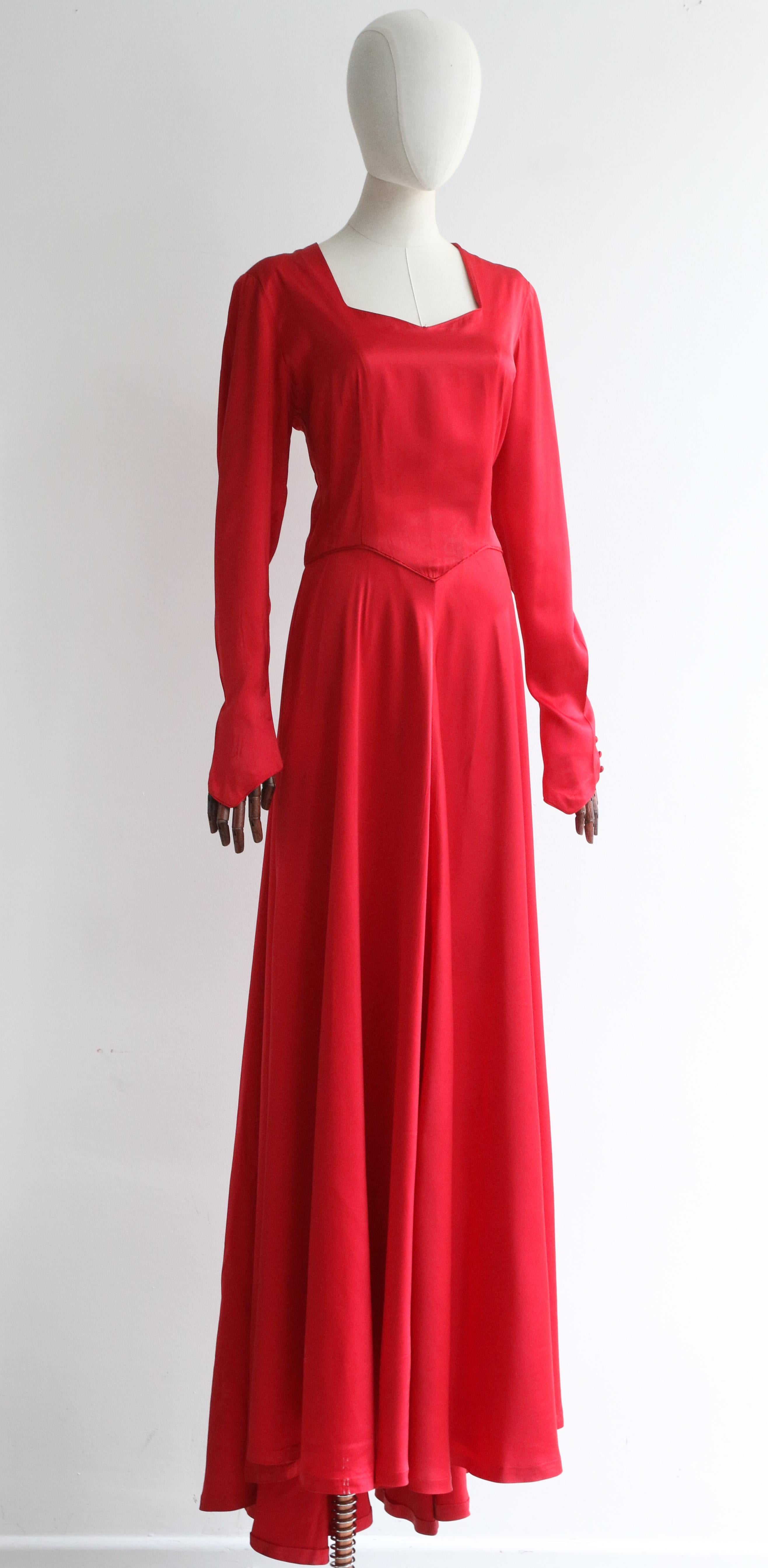 Vintage Early 1940''s Crimson Rotes Satin-Abendkleid UK 10-12 US 6-8 Damen im Angebot