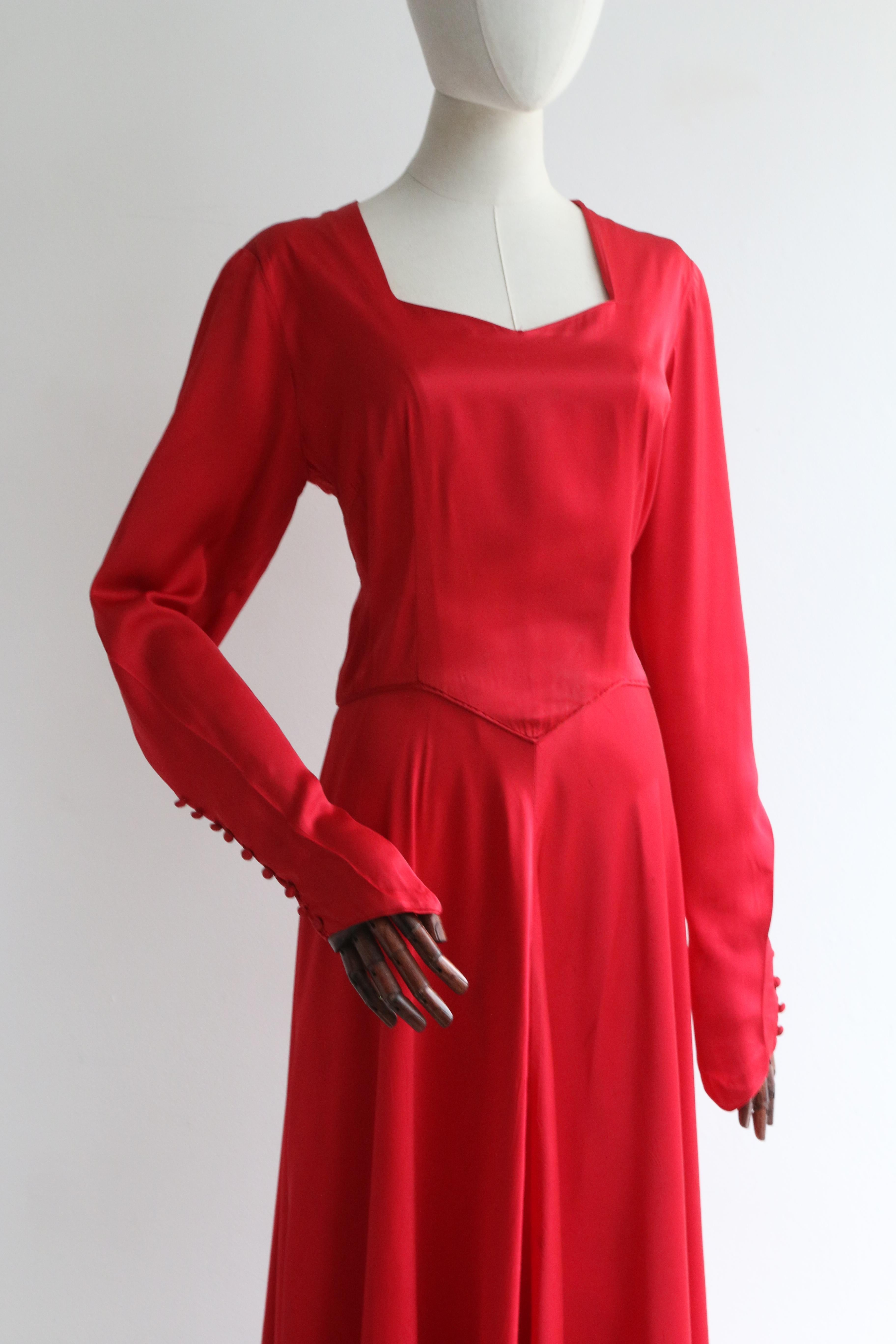 Vintage Early 1940''s Crimson Rotes Satin-Abendkleid UK 10-12 US 6-8 im Angebot 1