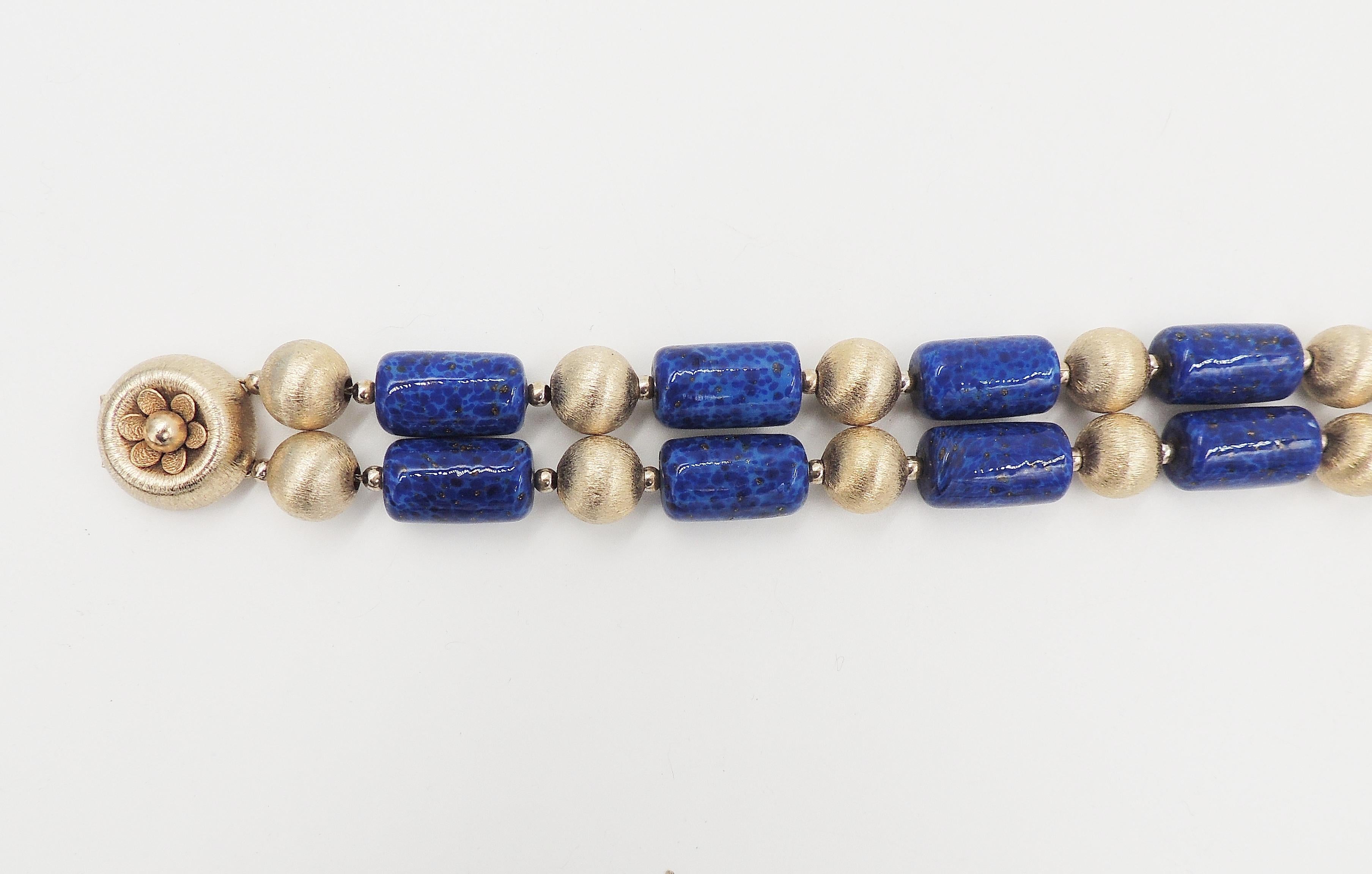 Vintage Early 1950s Signed Napier Goldtone Faux-Lapis Beaded Bracelet In Excellent Condition For Sale In Easton, PA
