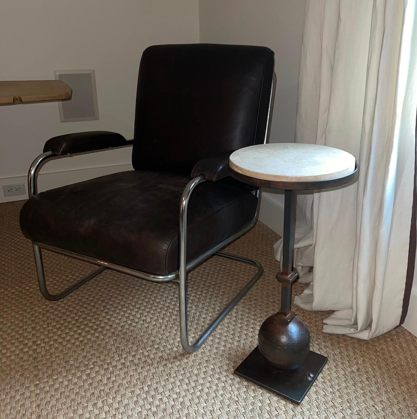 Vieille chaise tubulaire anglaise en cuir marron du début du 20ème siècle État moyen - En vente à New York, NY