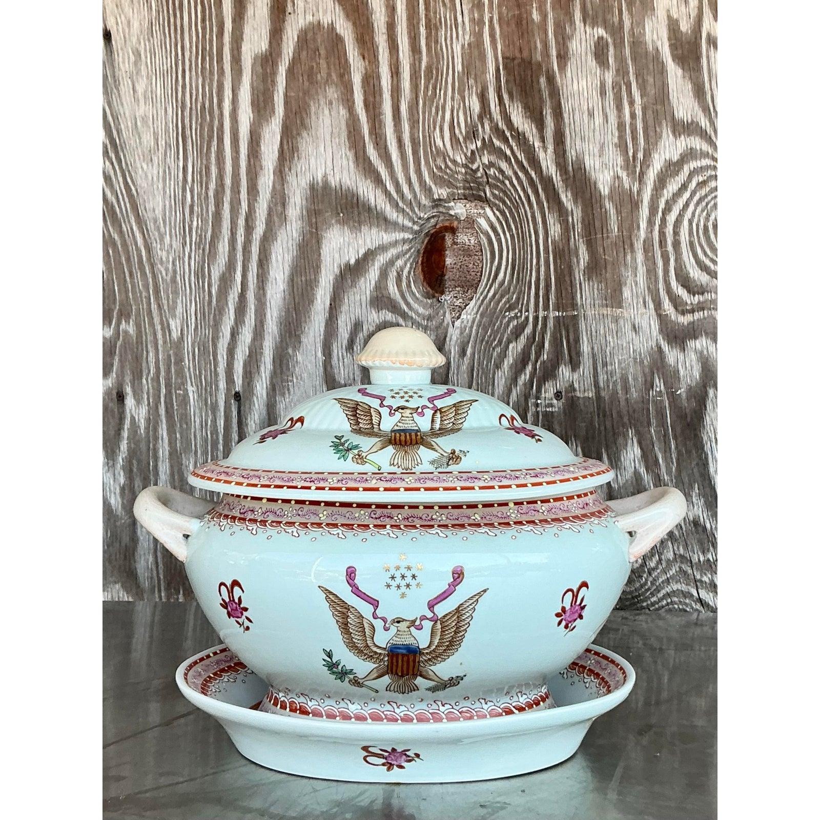 20ième siècle Soupière Amorial vintage du début du 20ème siècle en vente