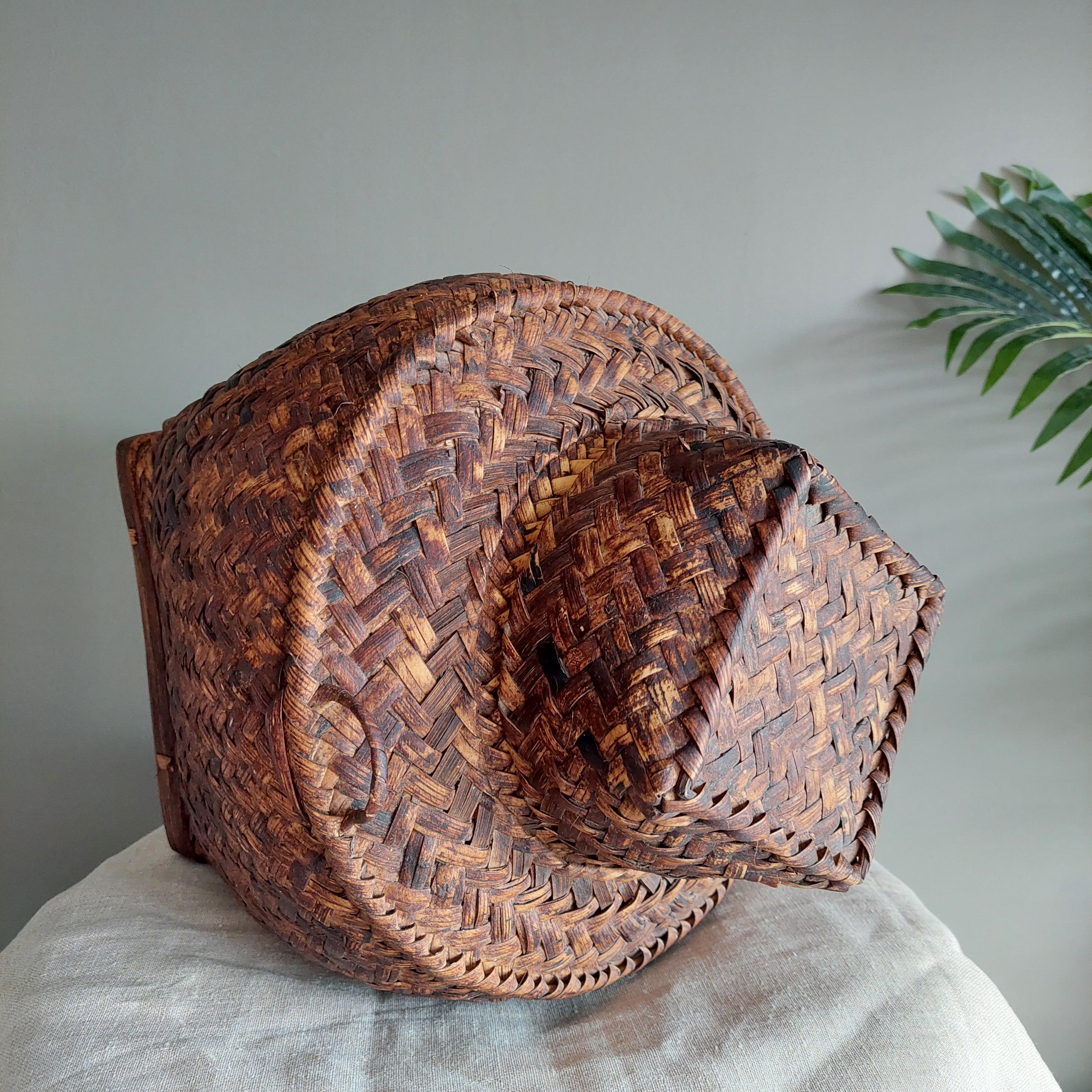 Tribal Vintage Early 20th Century Asian Woven Rattan Basket With Lid For Sale