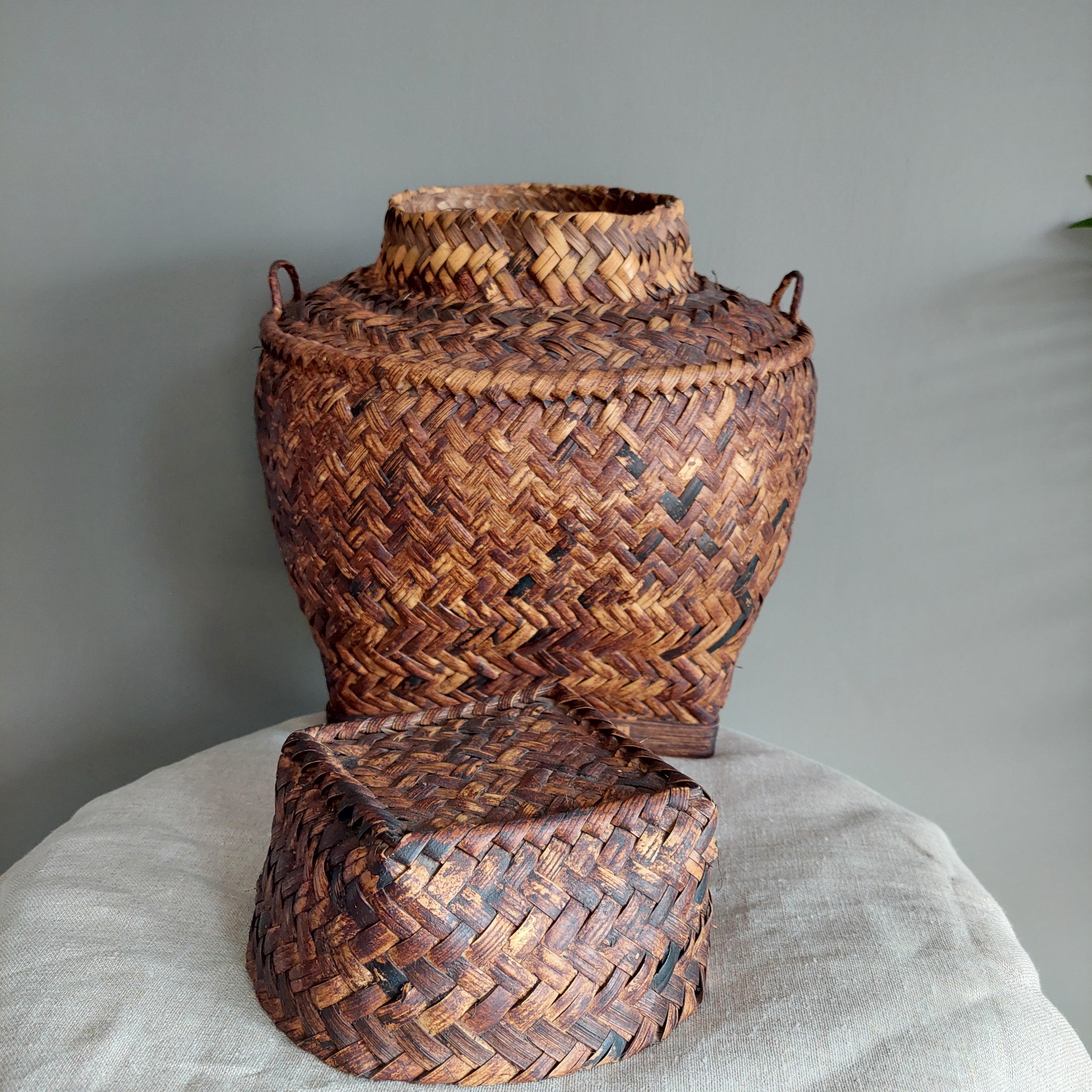 Vintage Early 20th Century Asian Woven Rattan Basket With Lid For Sale 2