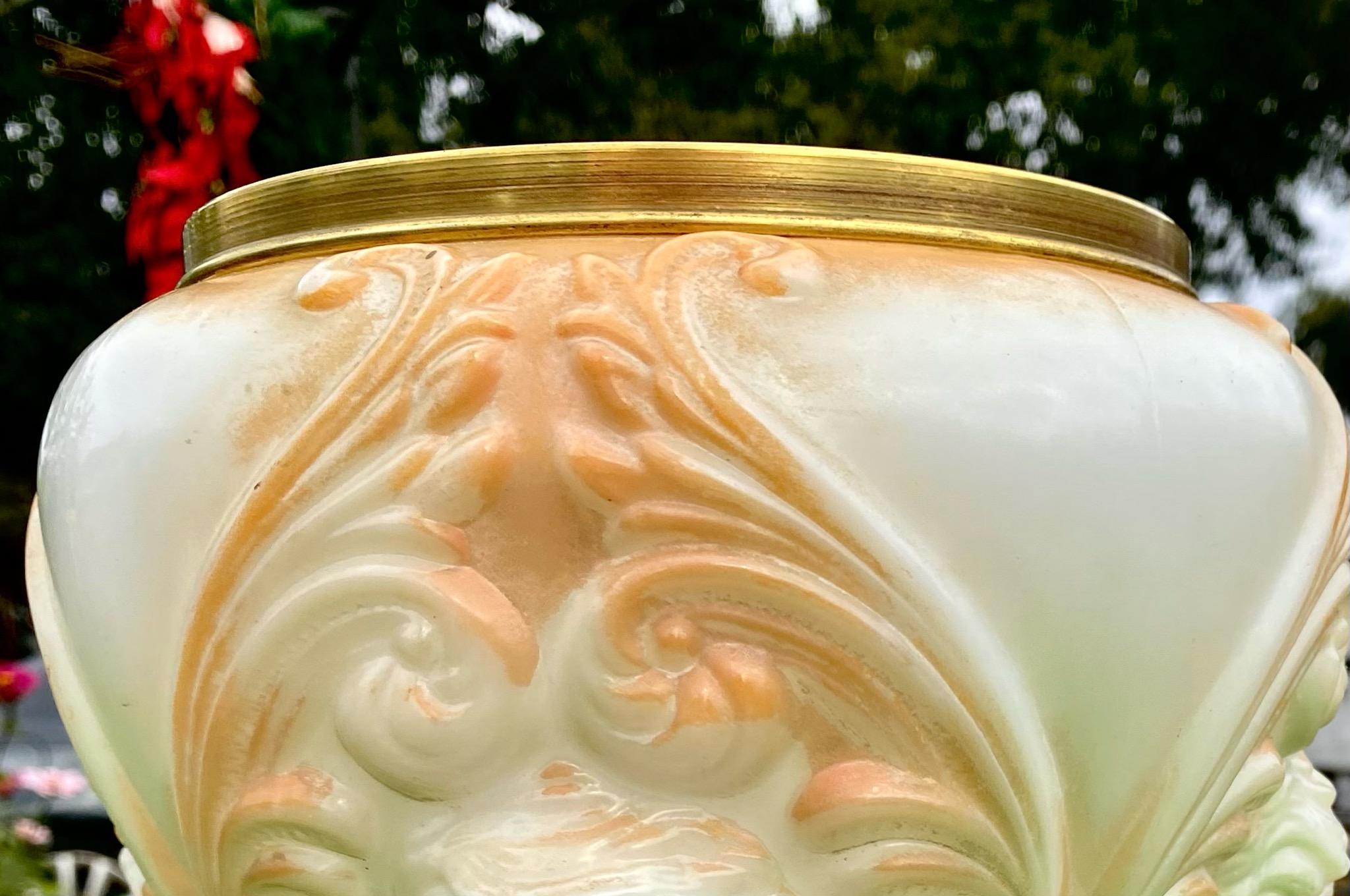 Lampada a cherubini d'epoca dei primi del Novecento con paralume a cherubini dipinto a mano in vendita 8