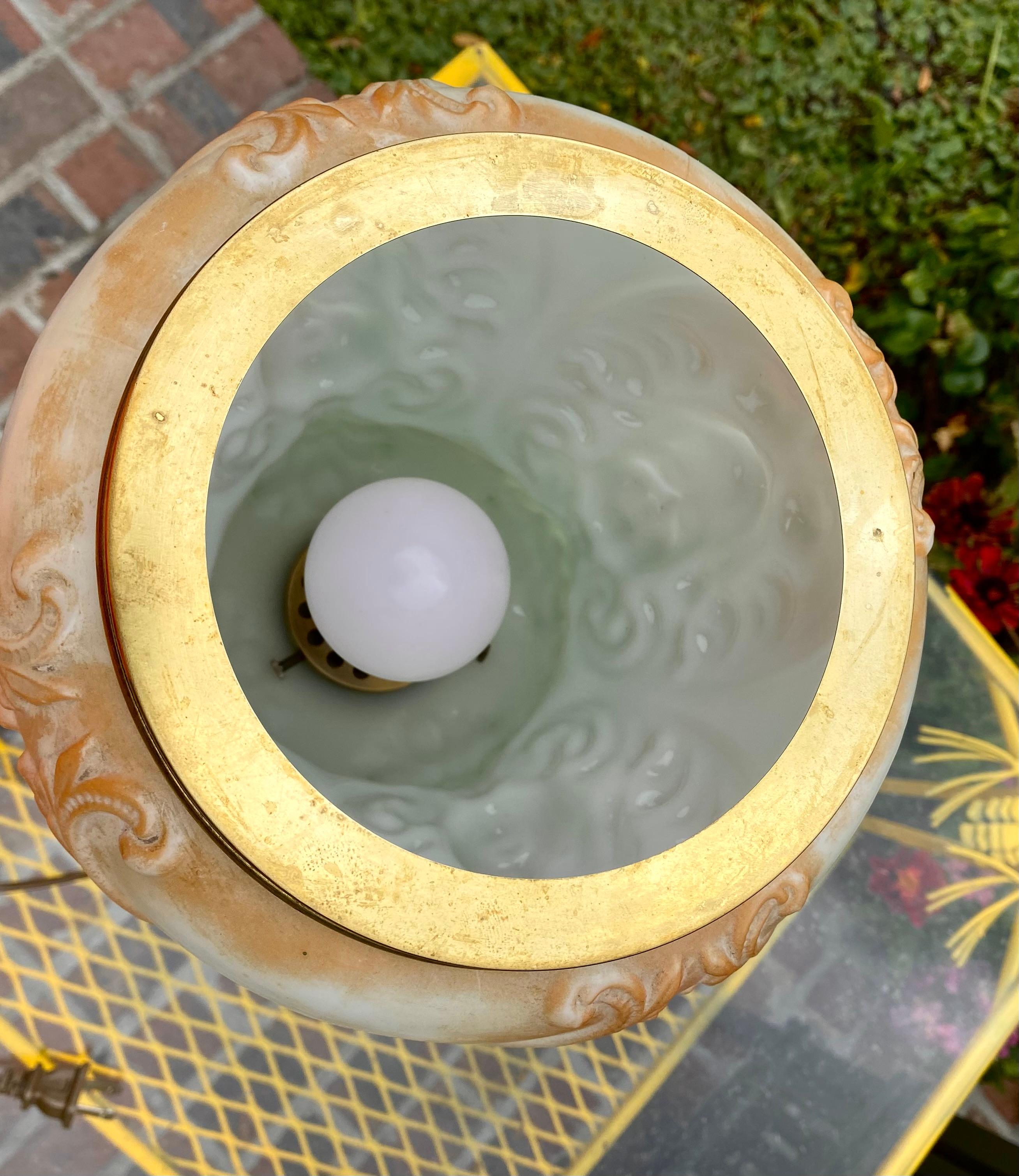 Lampada a cherubini d'epoca dei primi del Novecento con paralume a cherubini dipinto a mano in vendita 11