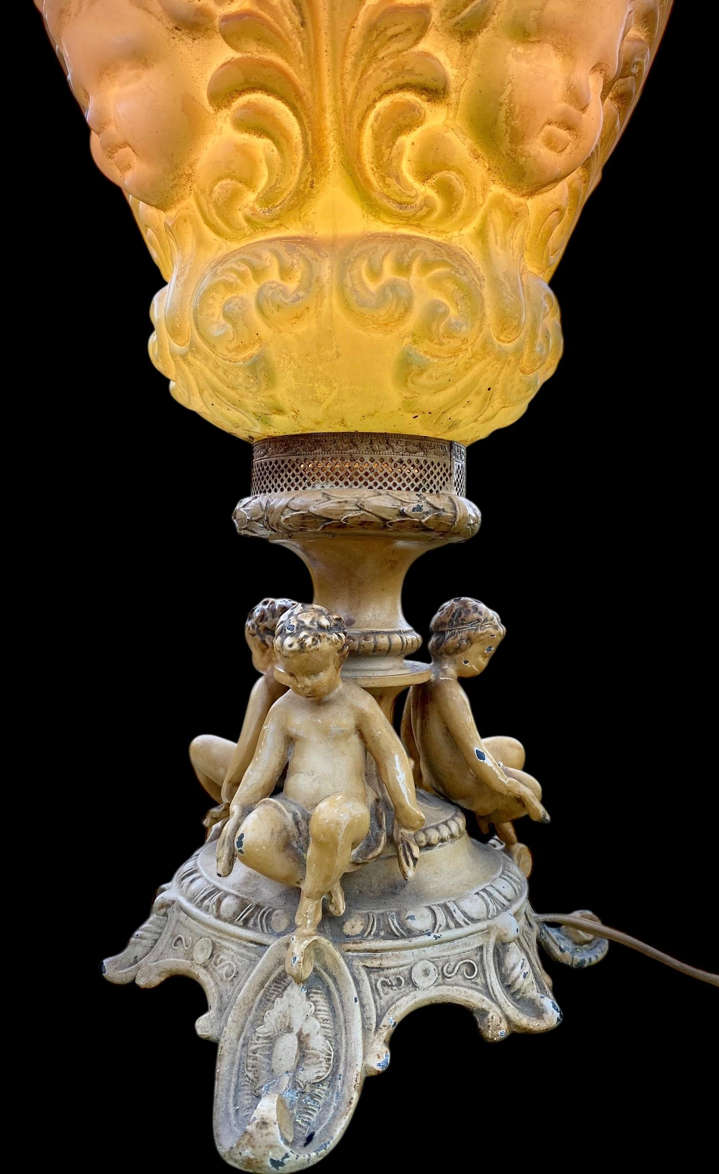 Rinascimento Lampada a cherubini d'epoca dei primi del Novecento con paralume a cherubini dipinto a mano in vendita