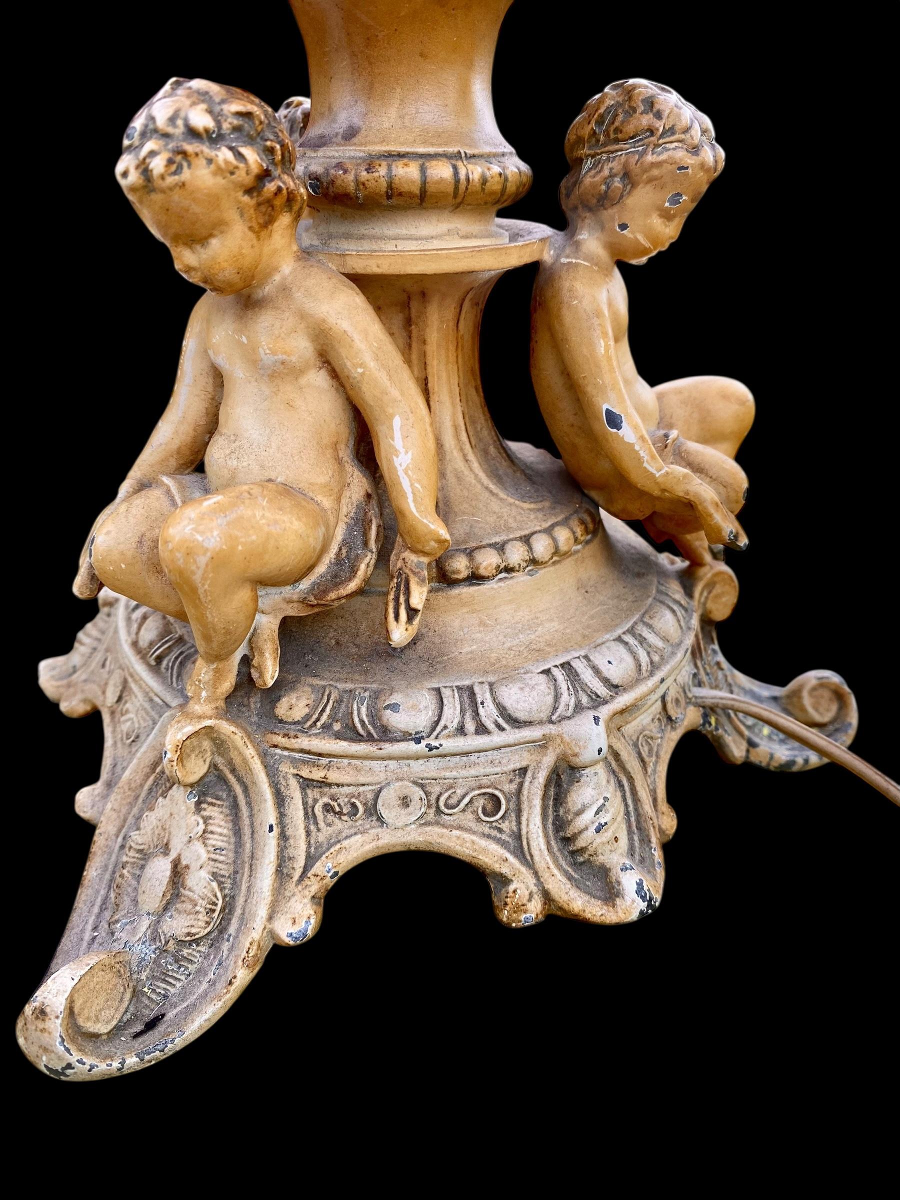 Americano Lampada a cherubini d'epoca dei primi del Novecento con paralume a cherubini dipinto a mano in vendita