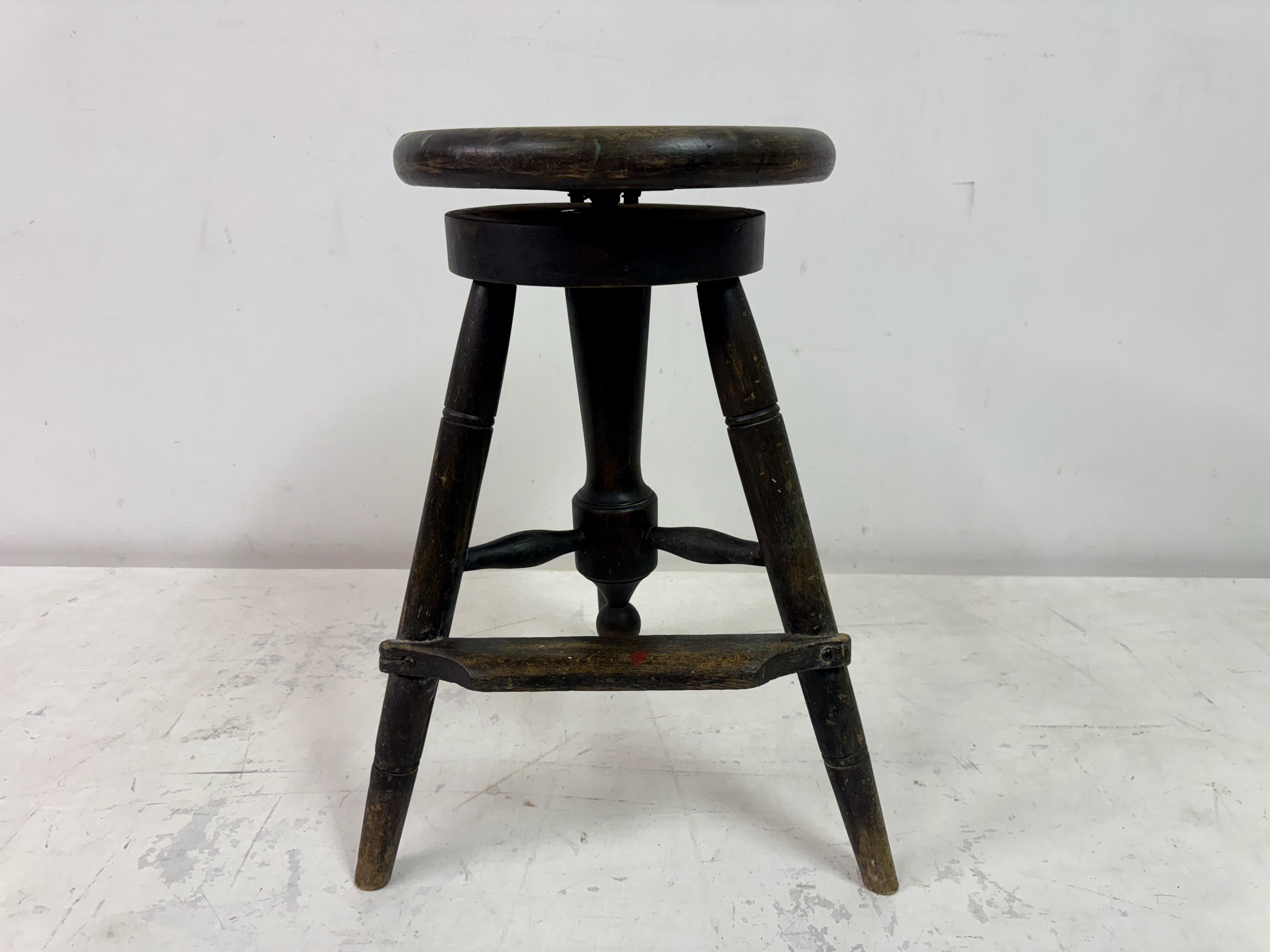 Industriale Sgabello girevole d'epoca dei primi del Novecento, supporto per scultori in vendita