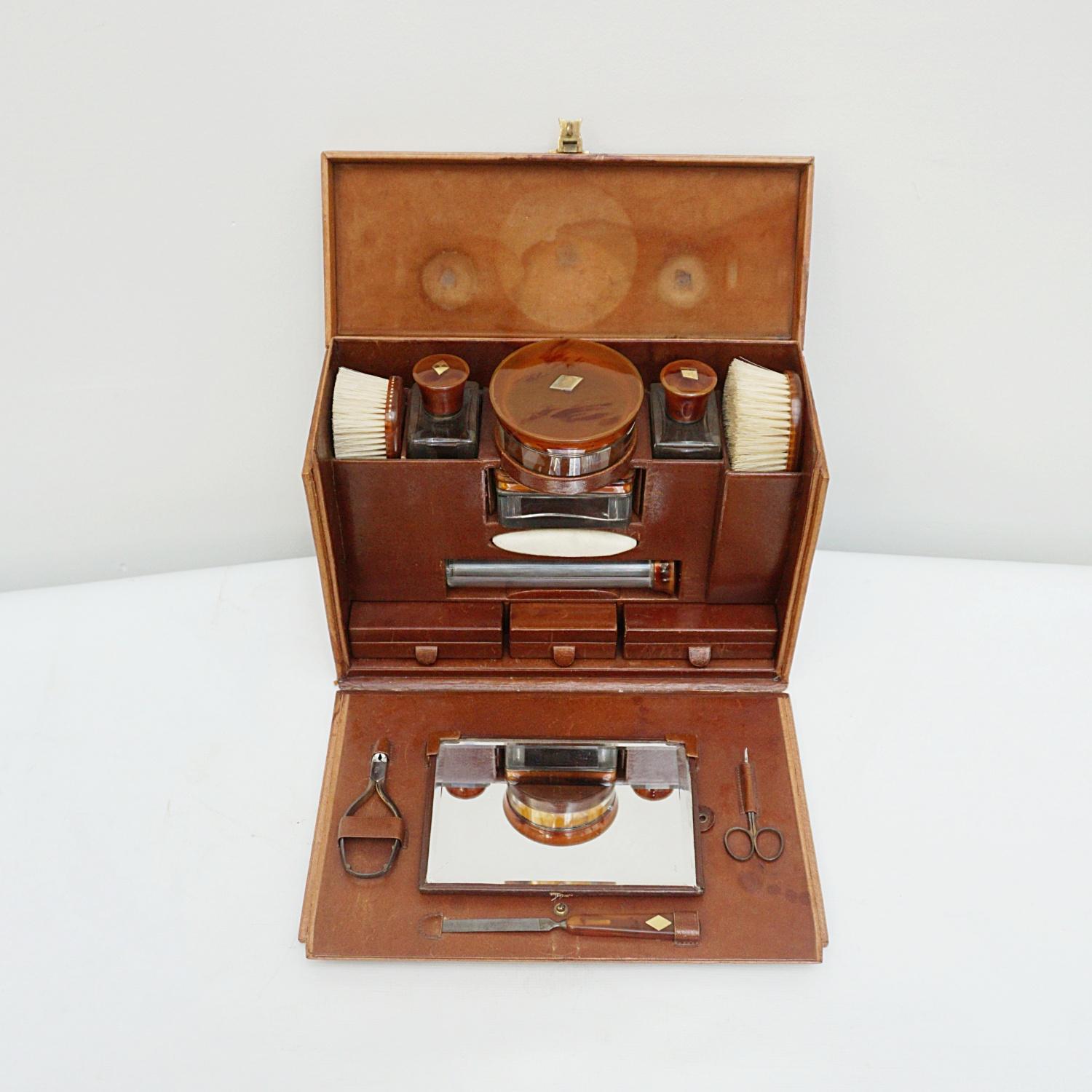 English Vintage Early 20th Century Vanity Set in Original Leather Case For Sale
