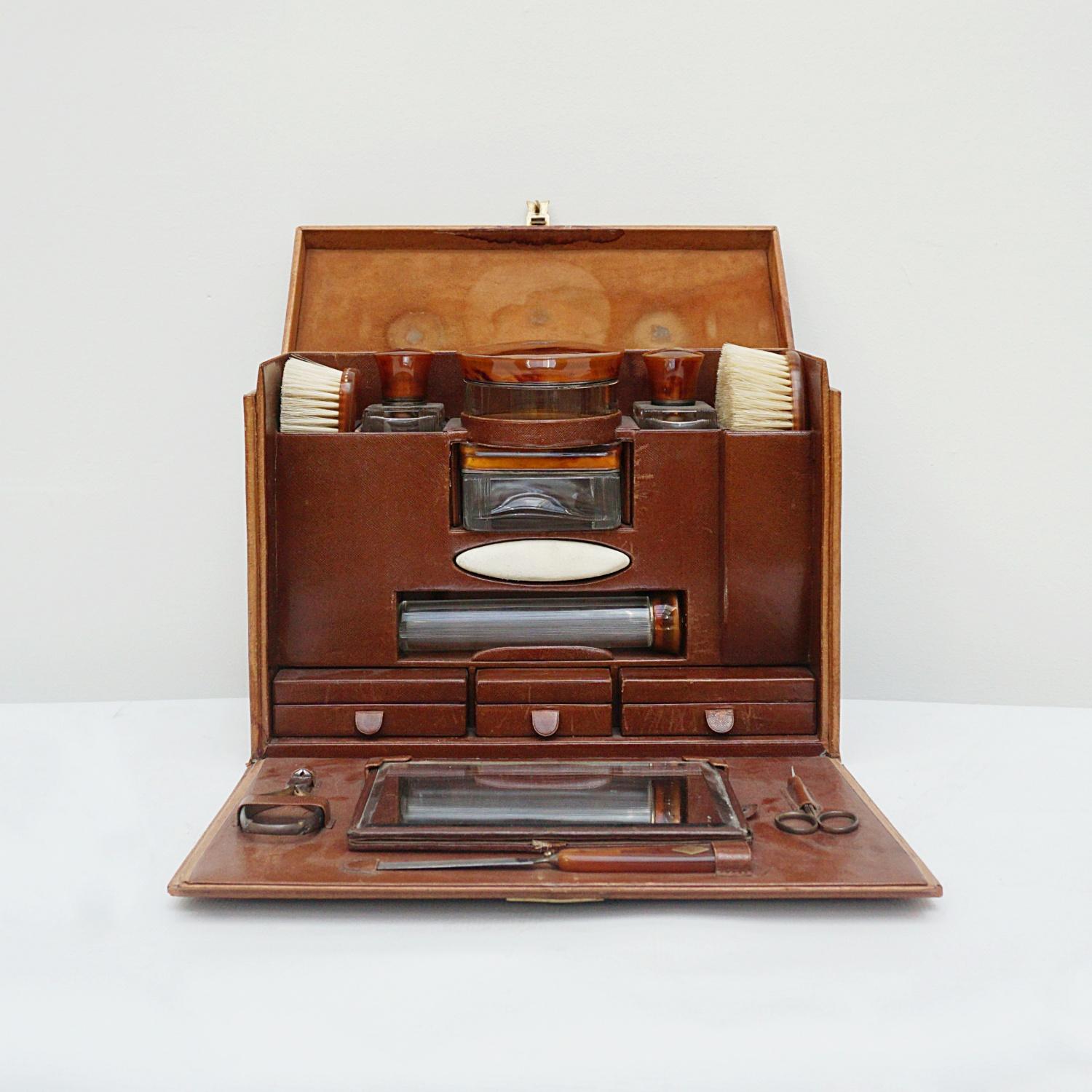 Vintage Early 20th Century Vanity Set in Original Leather Case In Good Condition For Sale In Forest Row, East Sussex