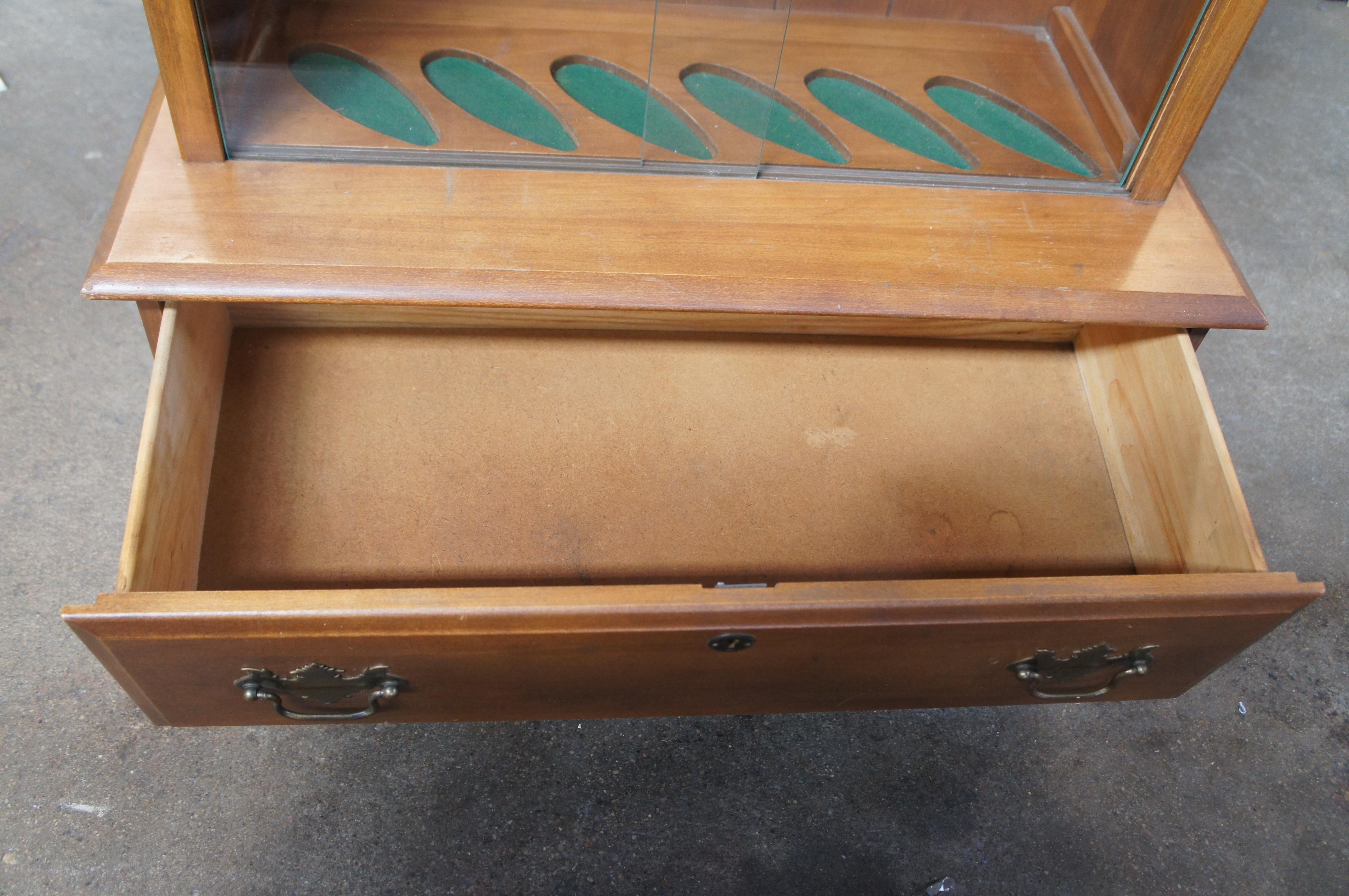 Vintage Early American Country Style Maple Glass Front Gun Rifle Display Cabinet 1