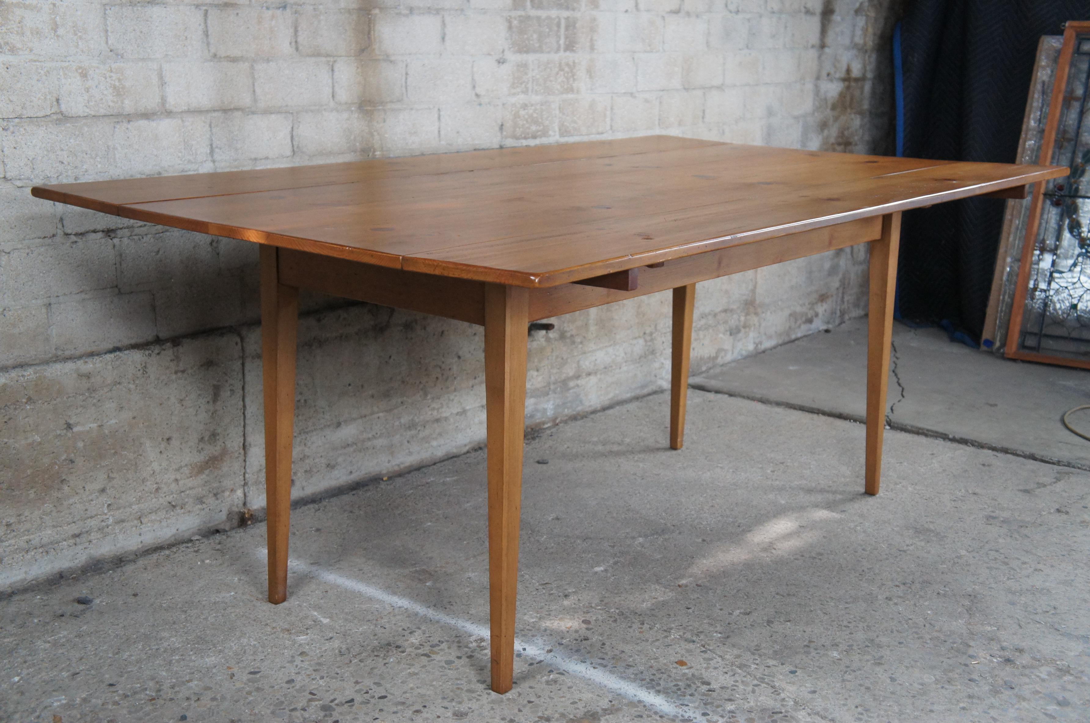 Vintage Early American Farmhouse Country Pine Drop Leaf Harvest Dining Table In Good Condition In Dayton, OH