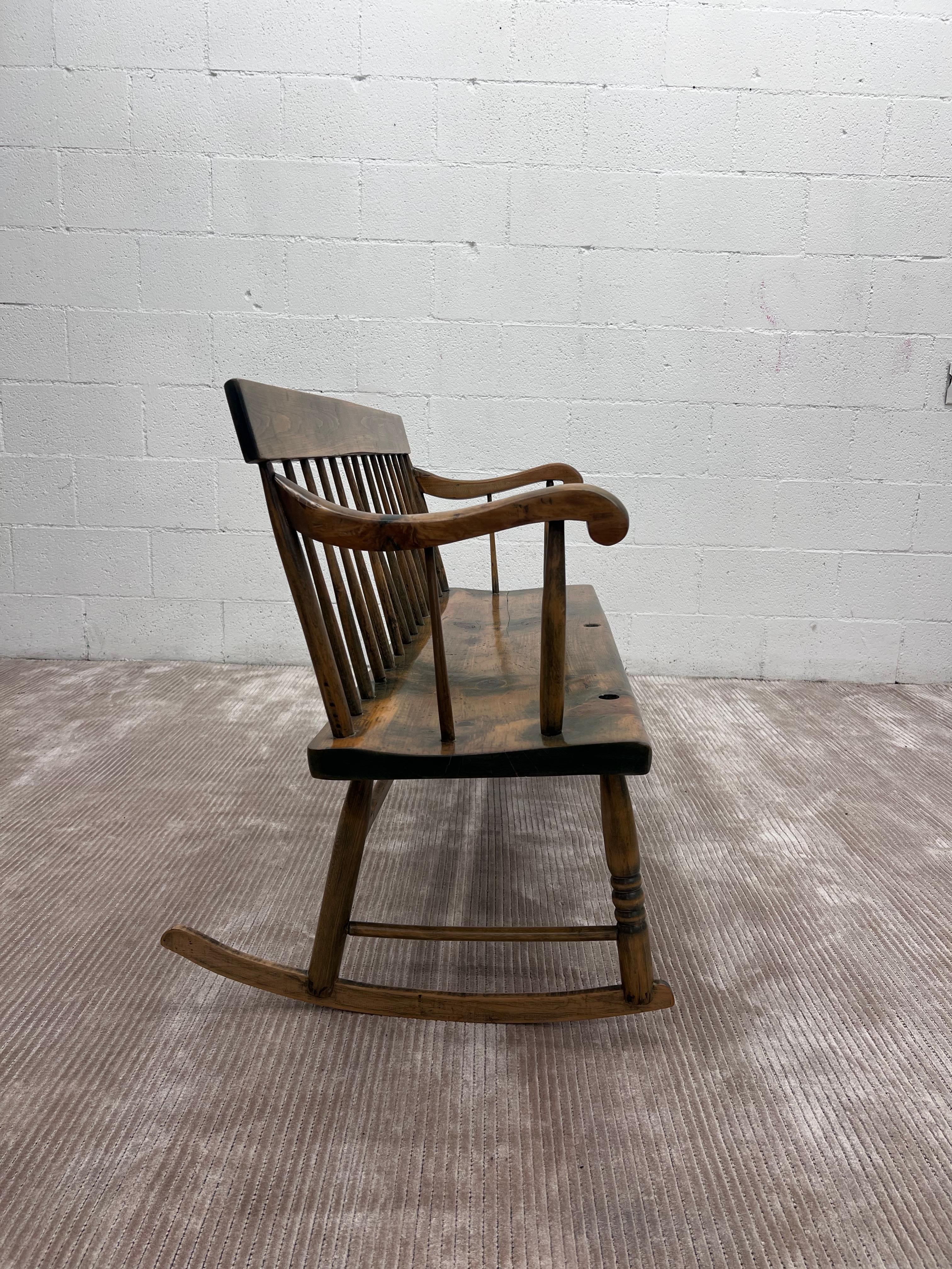 Vintage Early American / Farmhouse Nanny Spindle Rocker In Good Condition In Los Angeles, CA