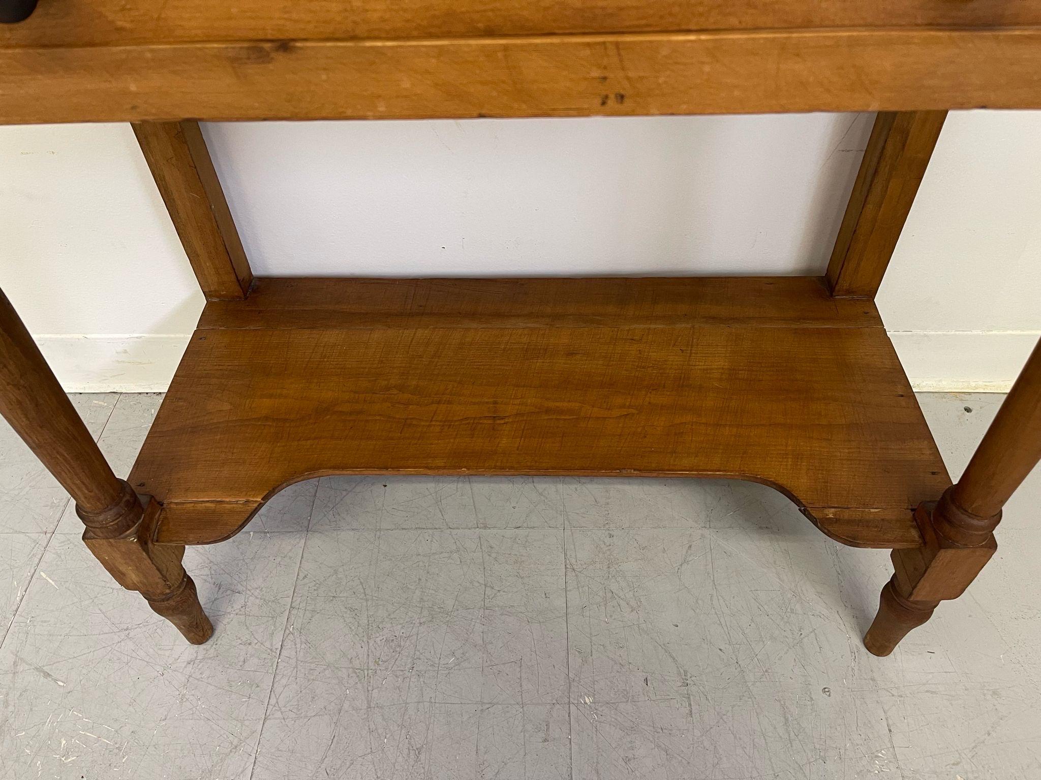 Vintage Early American Style Console Table Washstand For Sale 1
