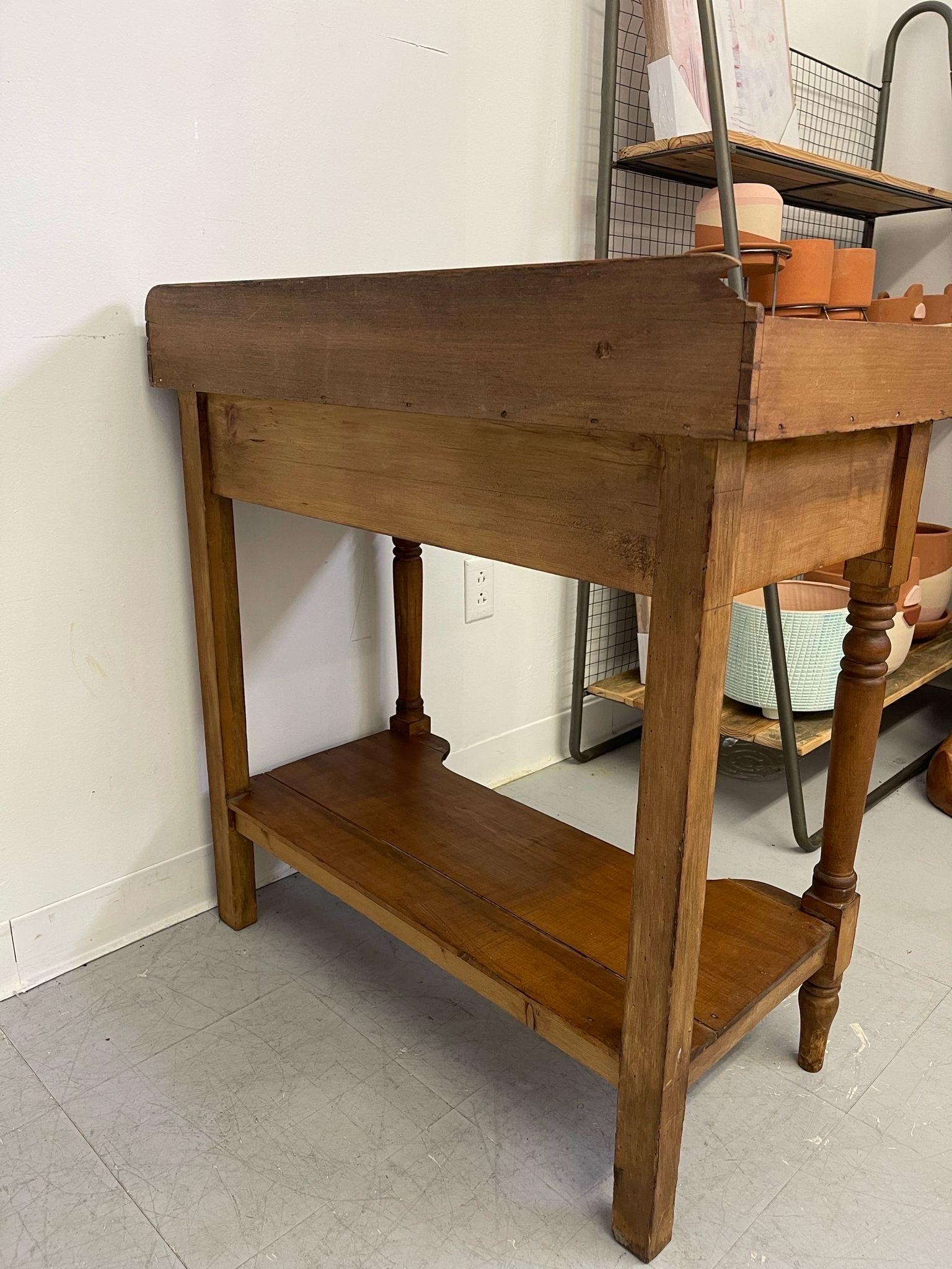 Vintage Early American Style Console Table Washstand For Sale 2