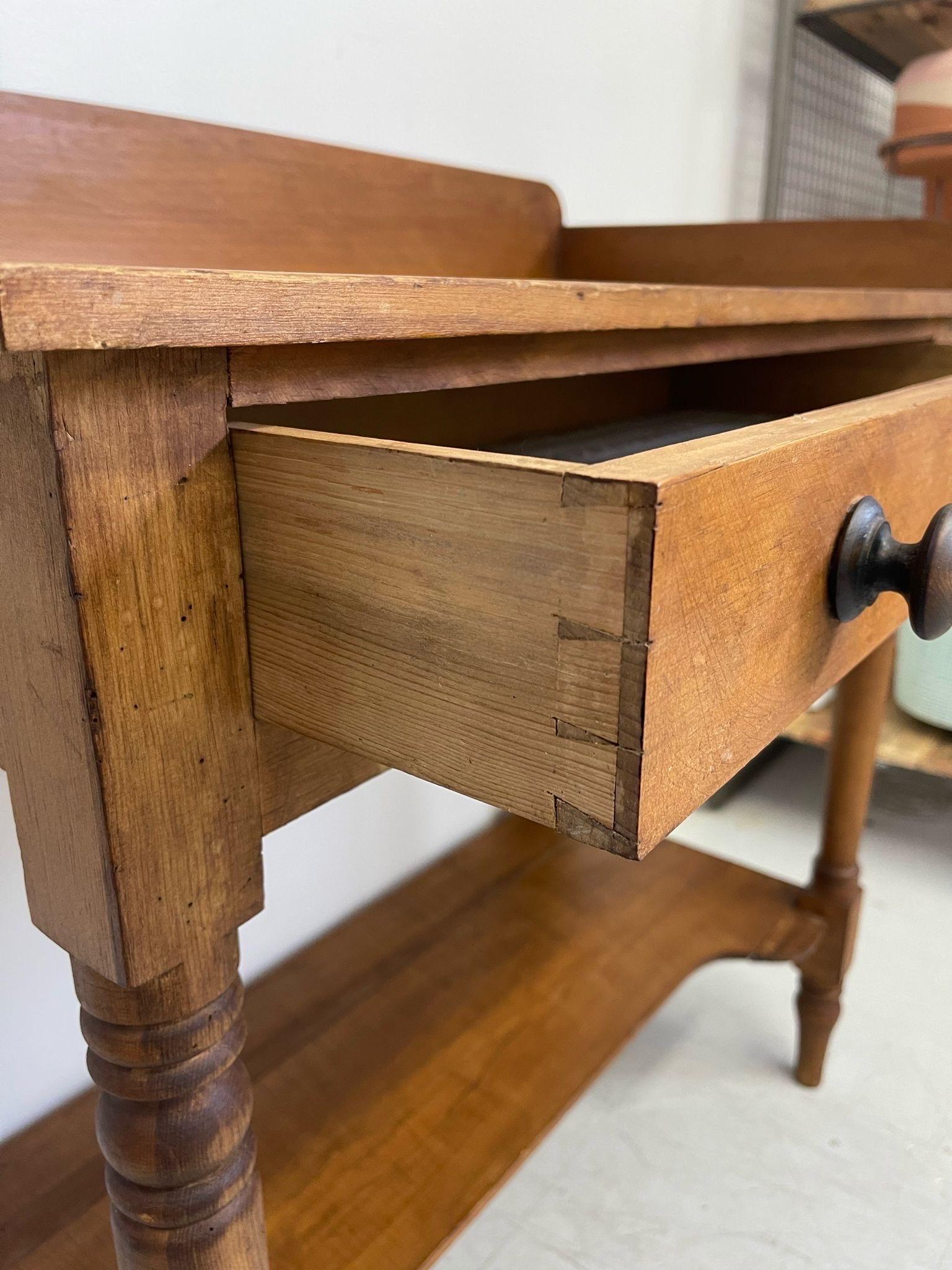 Vintage Early American Style Console Table Washstand For Sale 3