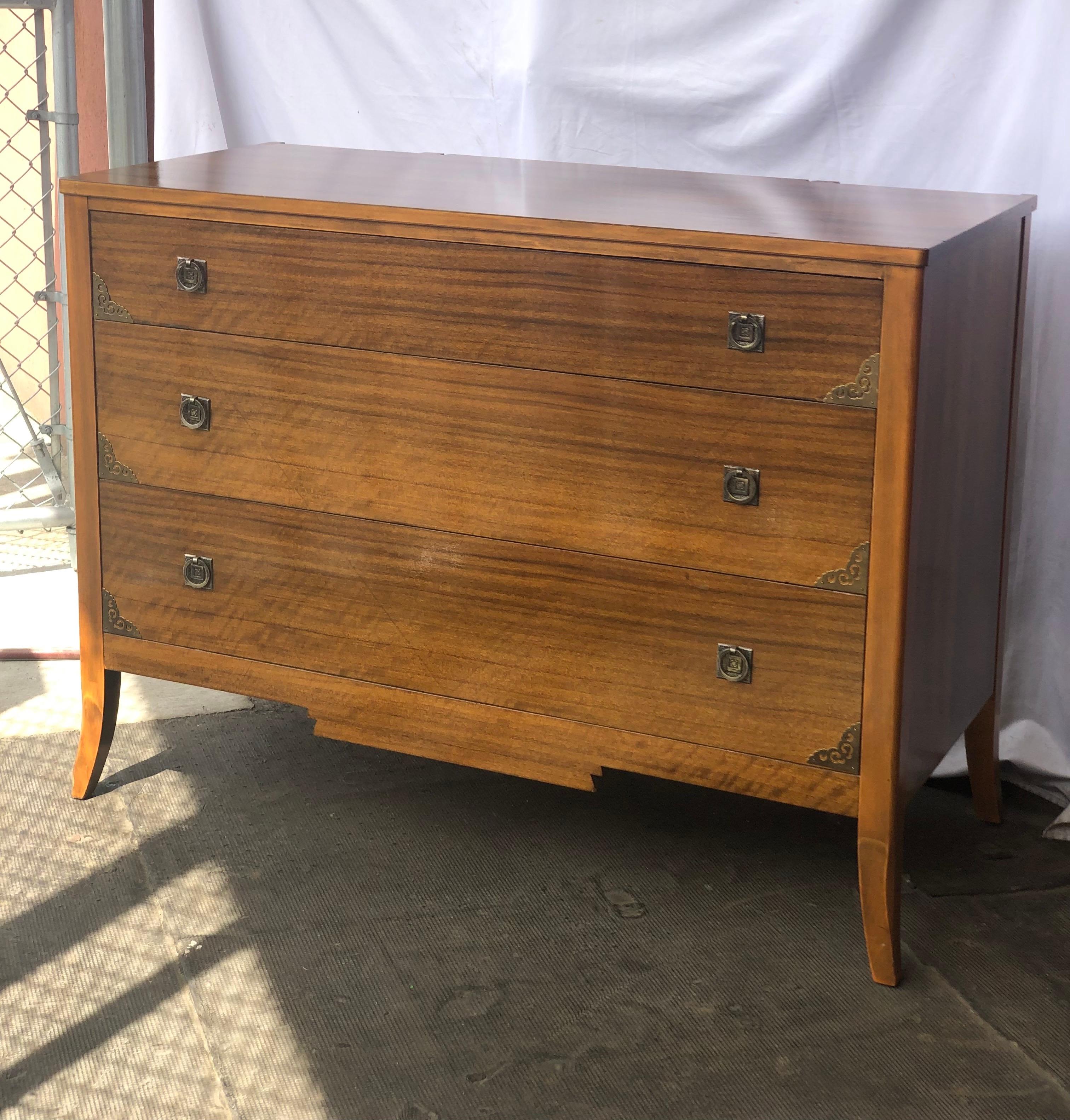American Classical Vintage Early American Style Dresser with Brass Accent with Dovetailed Drawers