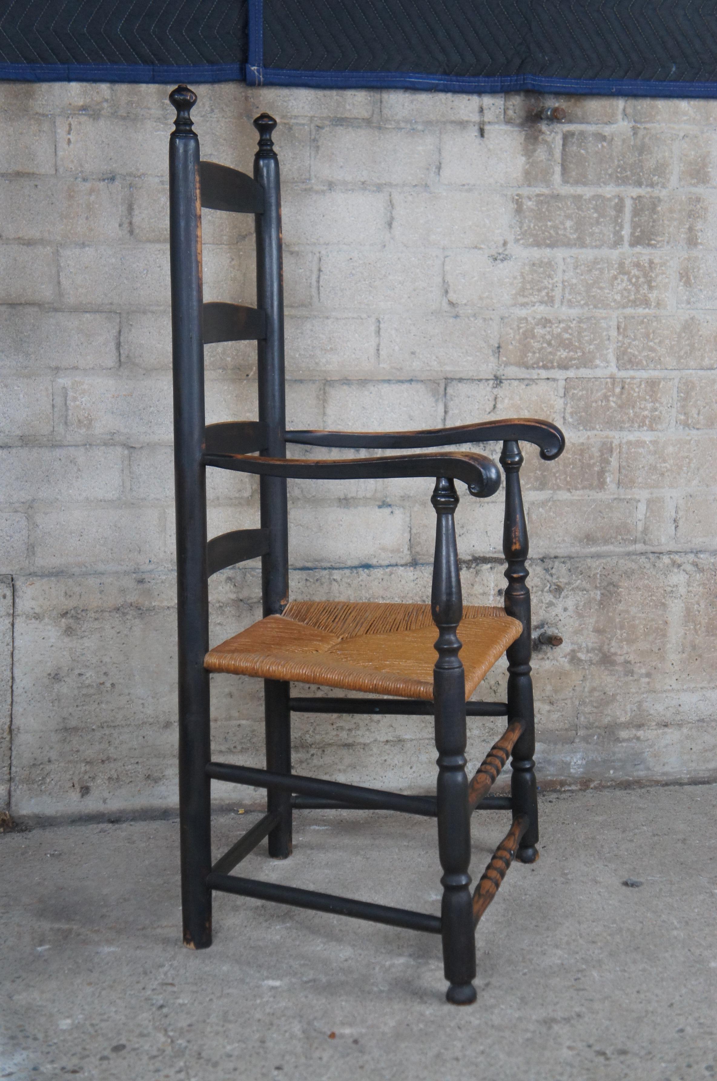 Vintage Early American Style Oak Rustic Ladderback Rush Seat Shaker Arm Chair In Good Condition In Dayton, OH