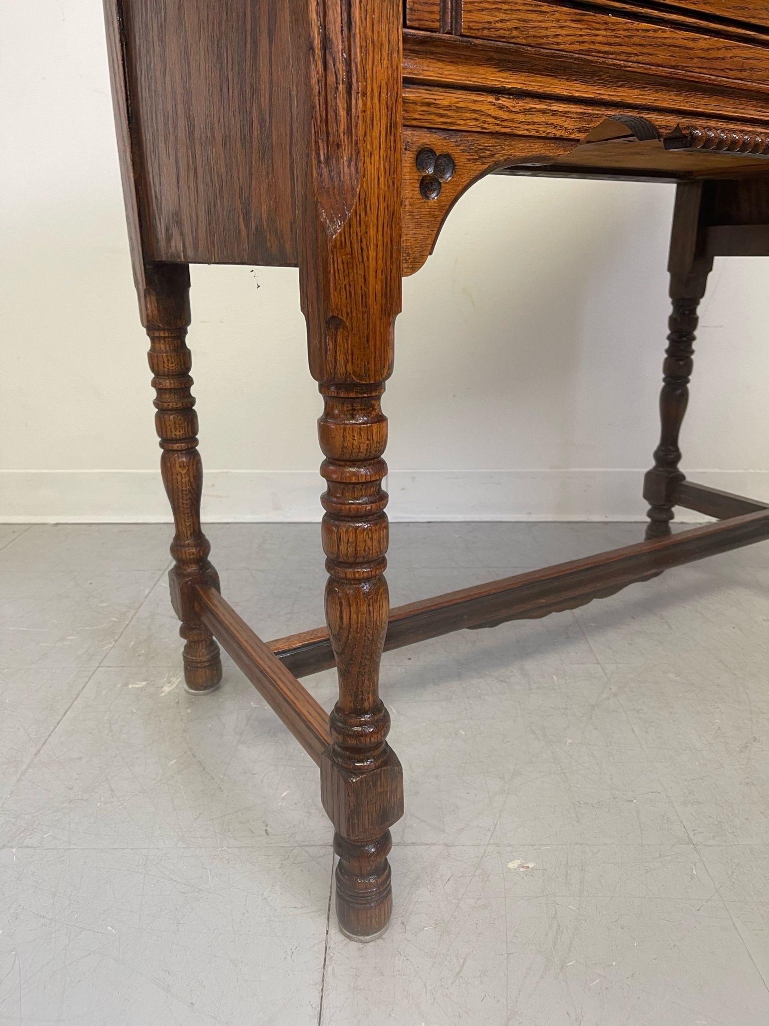 Vintage Early American Style Side Console Table. For Sale 1