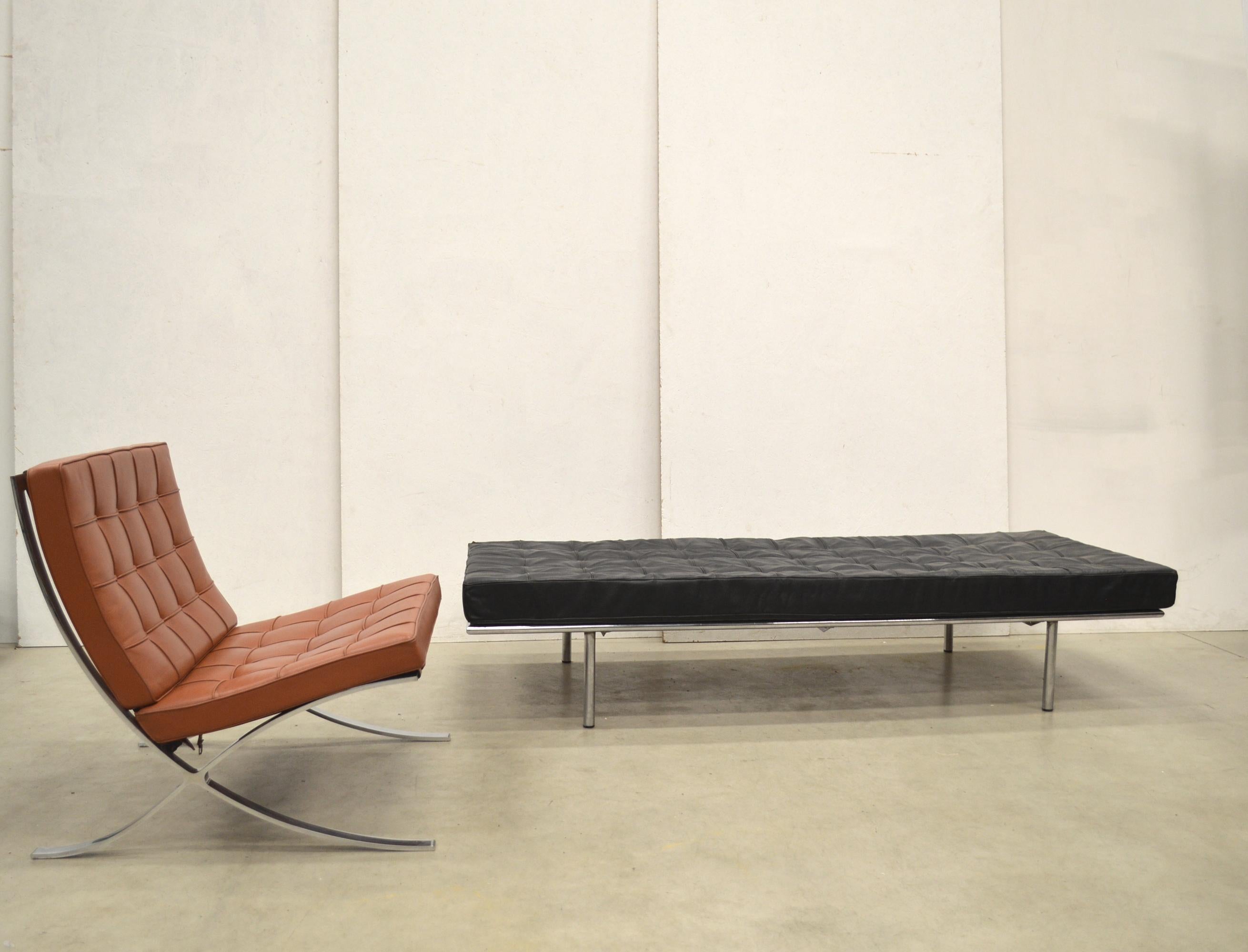 This very rare and early Barcelona daybed was designed by Mies van der Rohe and produced by Knoll International for only 3 years between 1962 and 1965. The piece is upholstered in its original black leather. The base is made from chromed steel, not